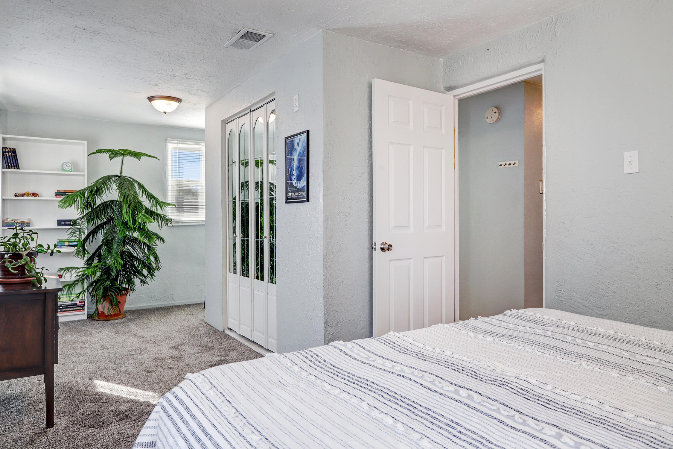 5001 COMANCHE Road NE