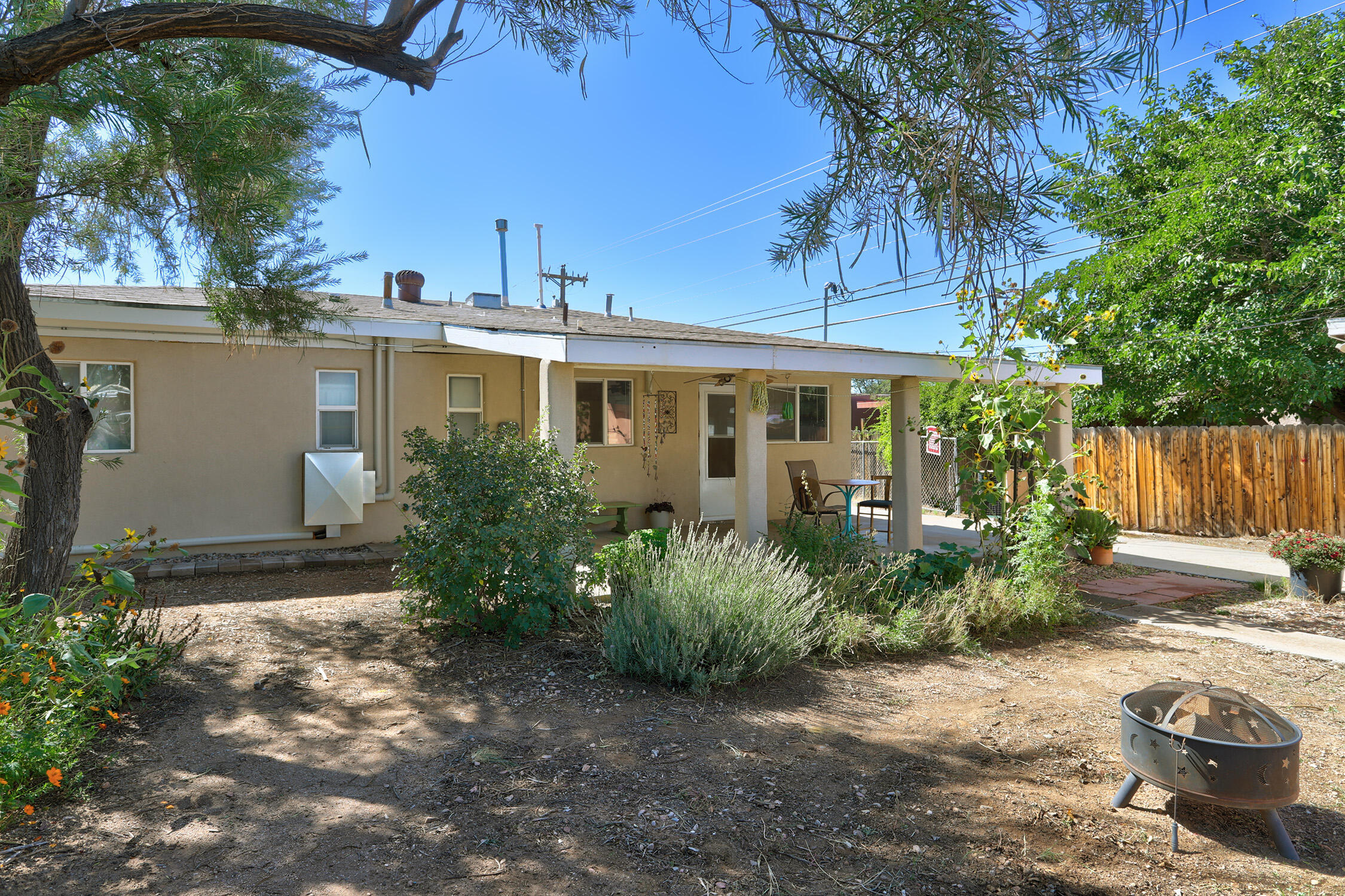 5001 COMANCHE Road NE