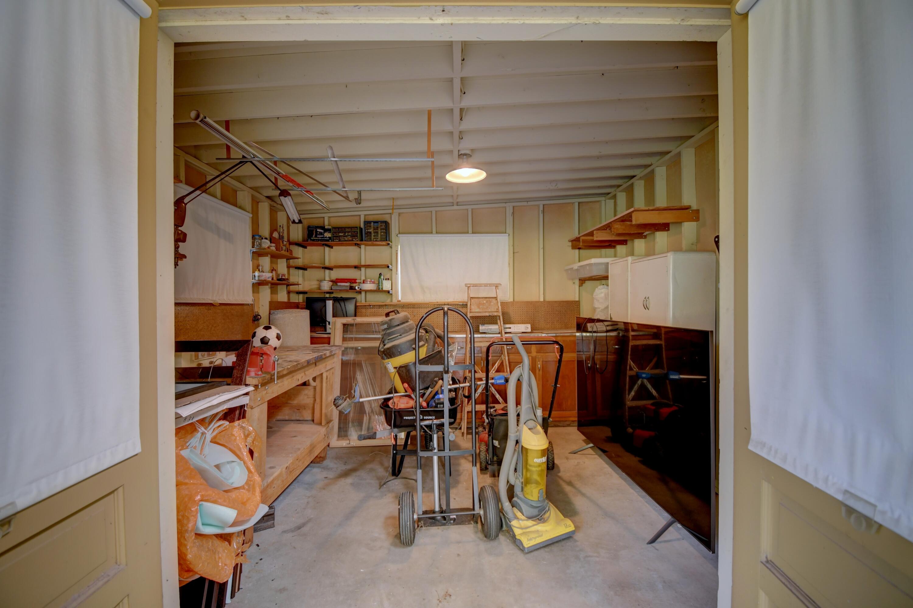 6909 Welton Drive NE