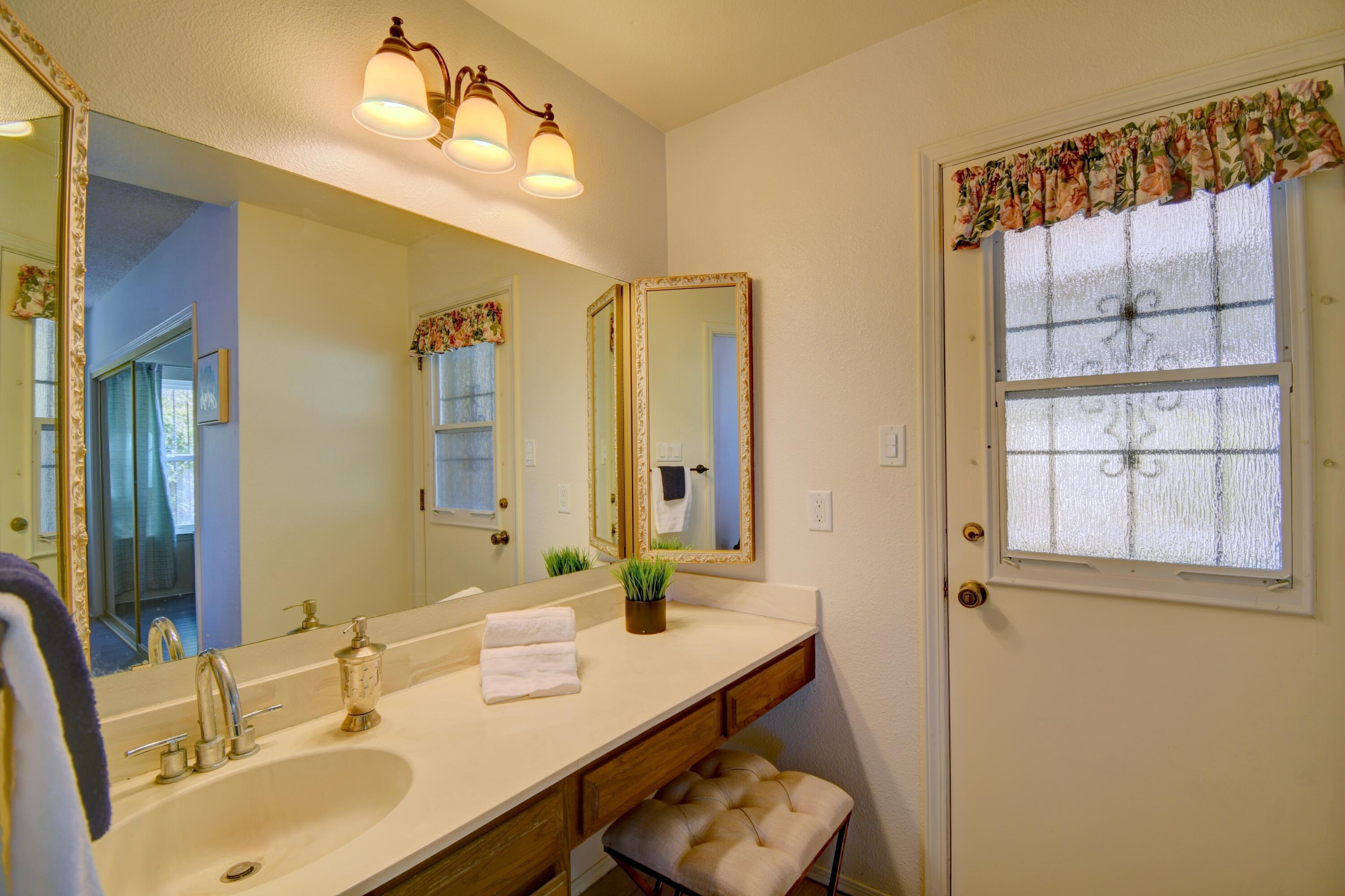 6909 Welton Drive NE