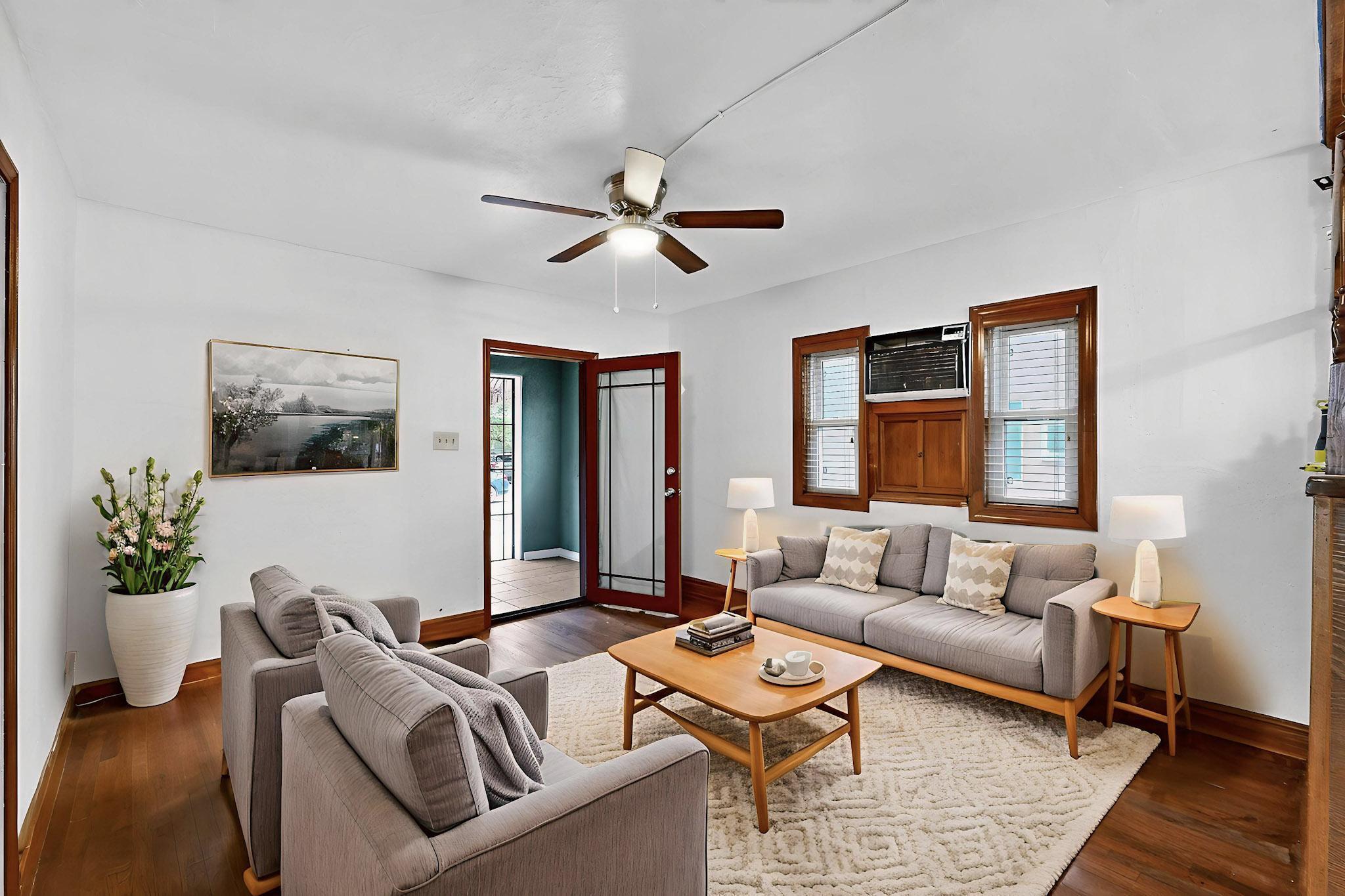 318 9th Street SW