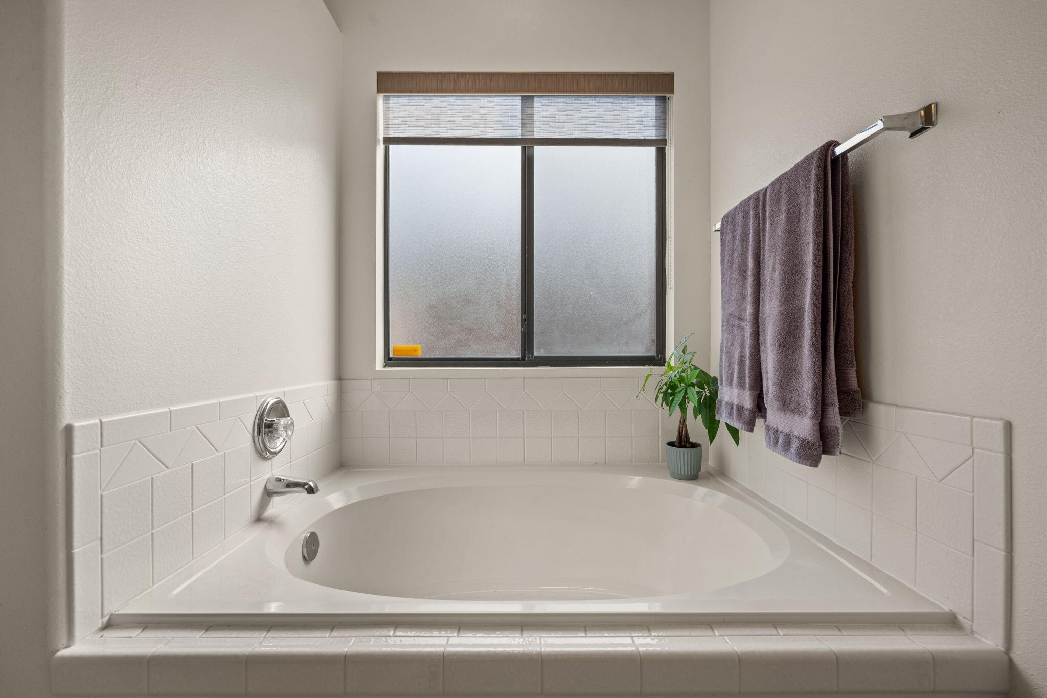 7408 Cerros Place NW