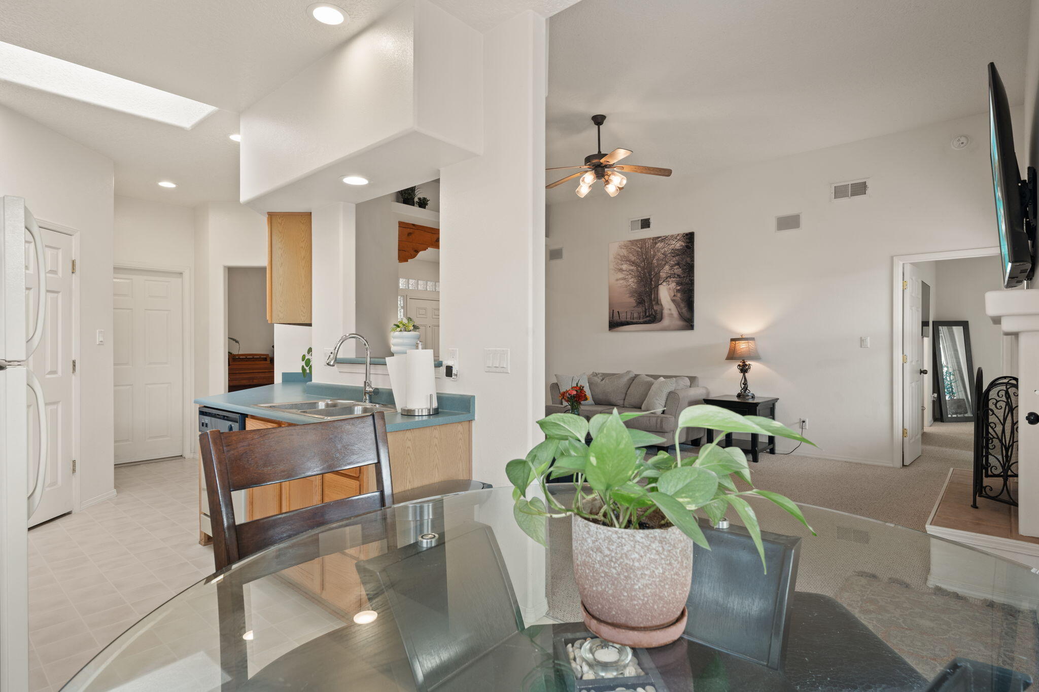 7408 Cerros Place NW