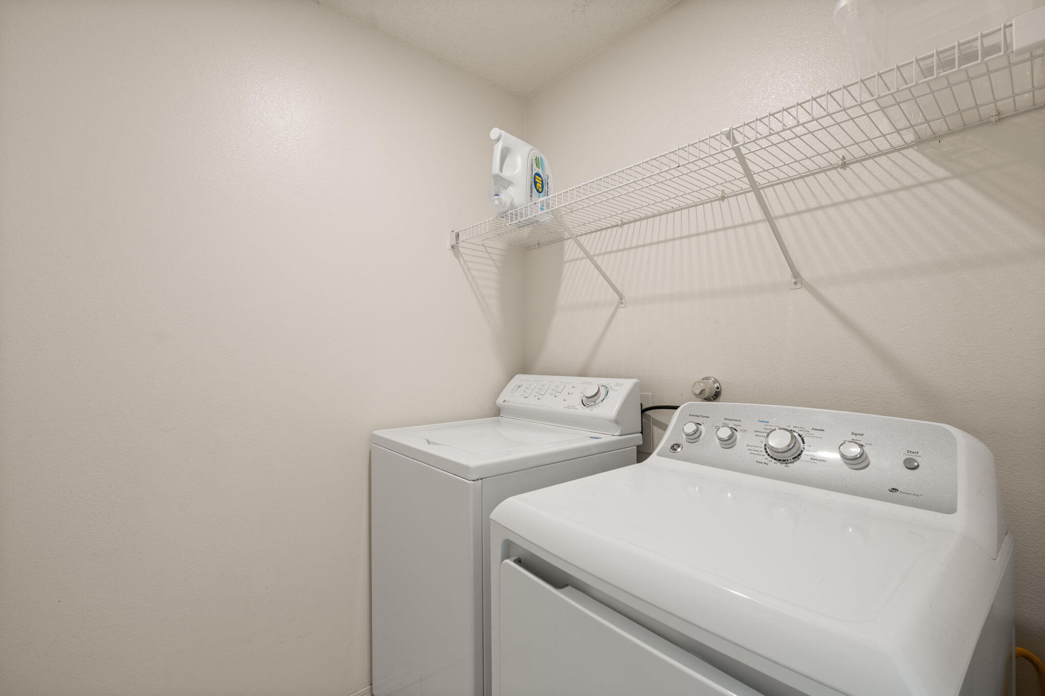 7408 Cerros Place NW