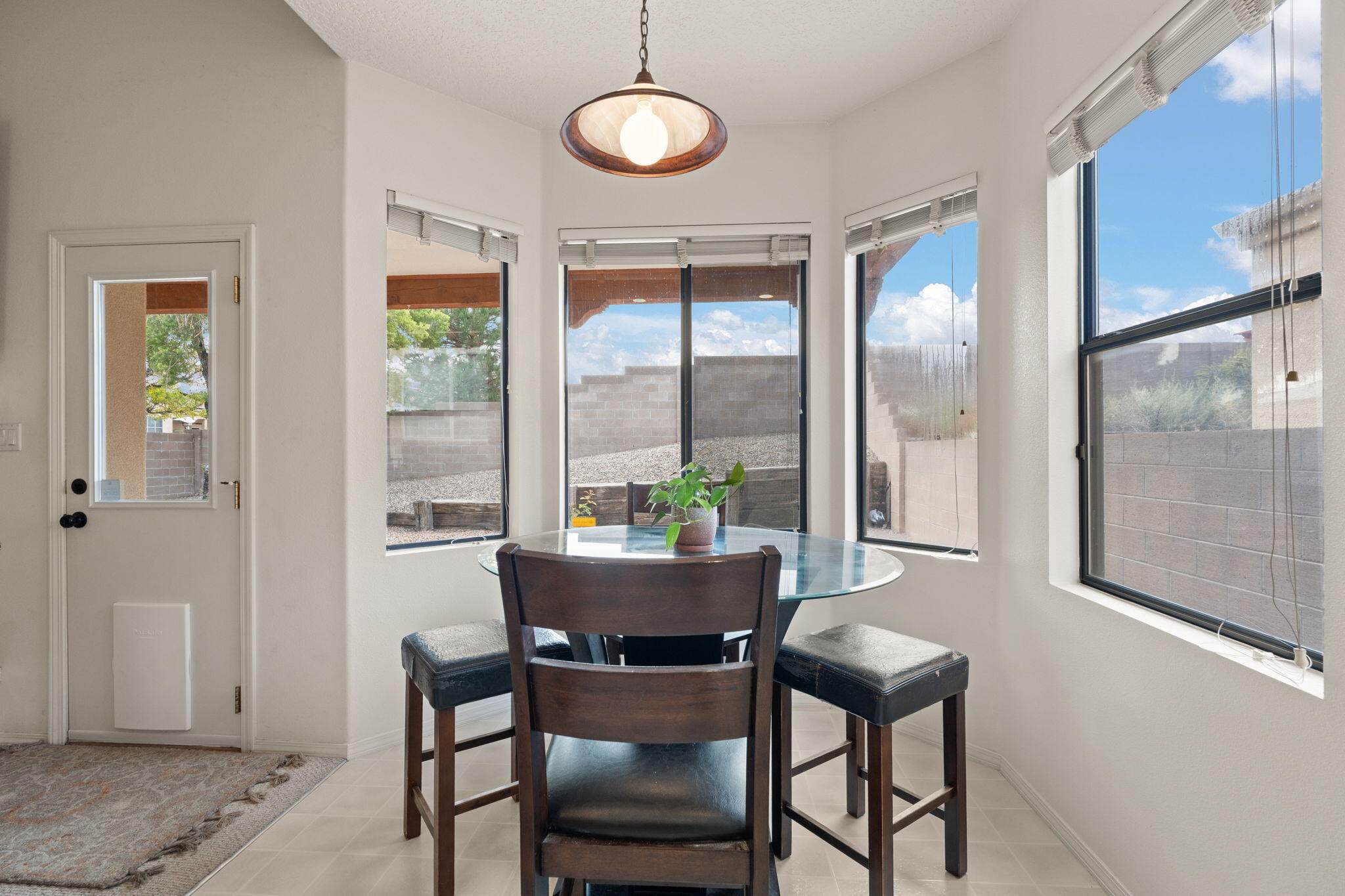 7408 Cerros Place NW