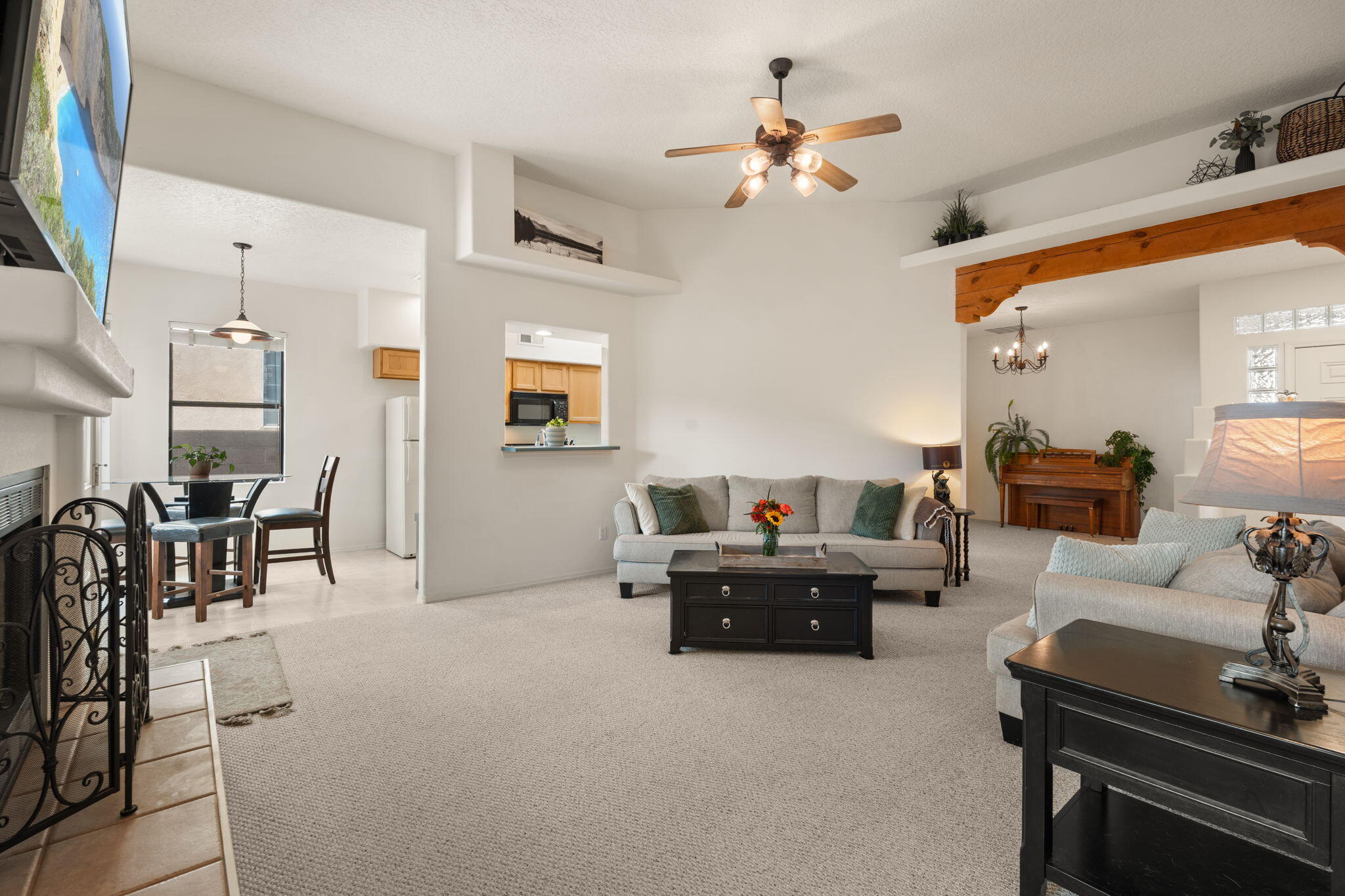 7408 Cerros Place NW