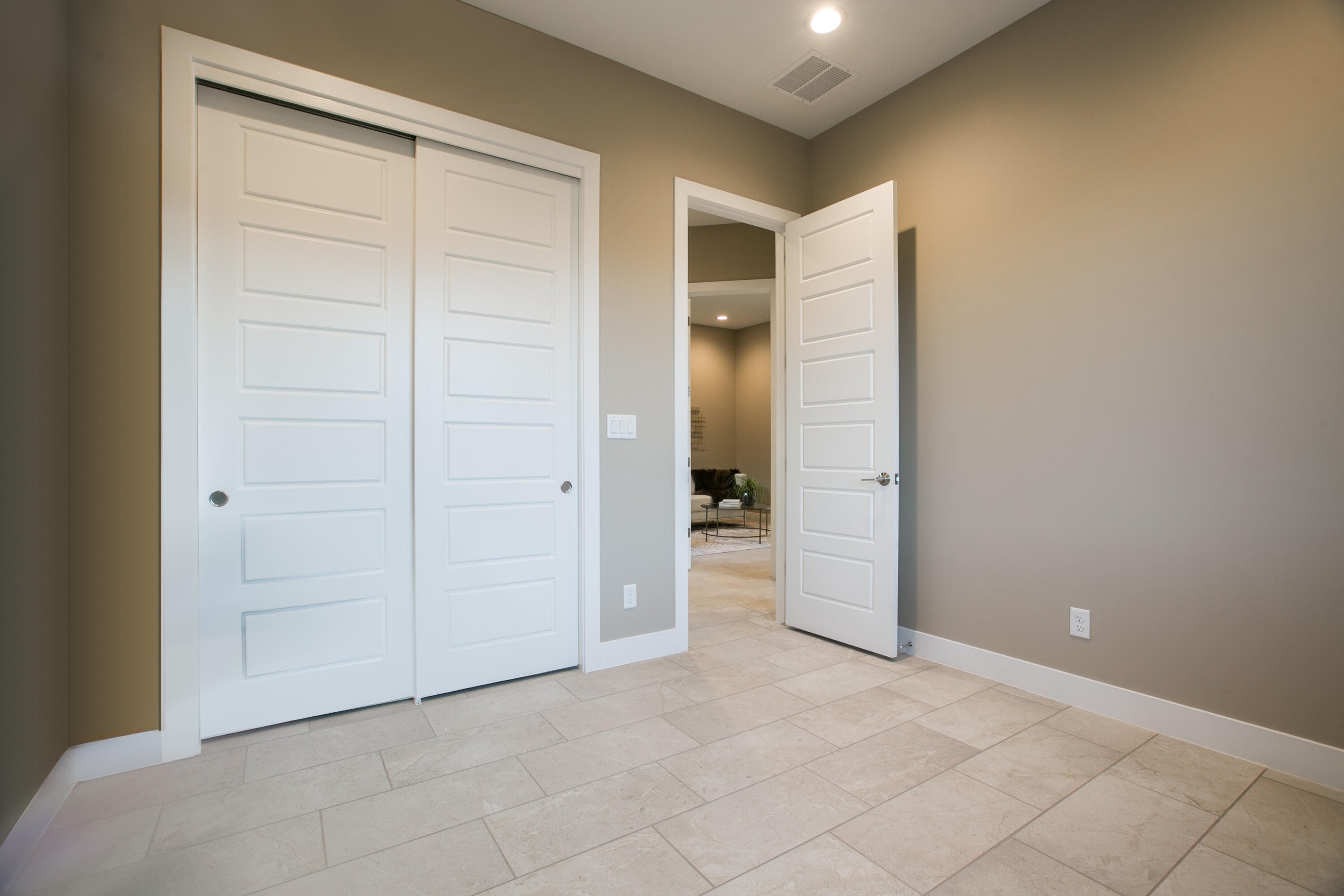 6725 Akademeia Loop NE