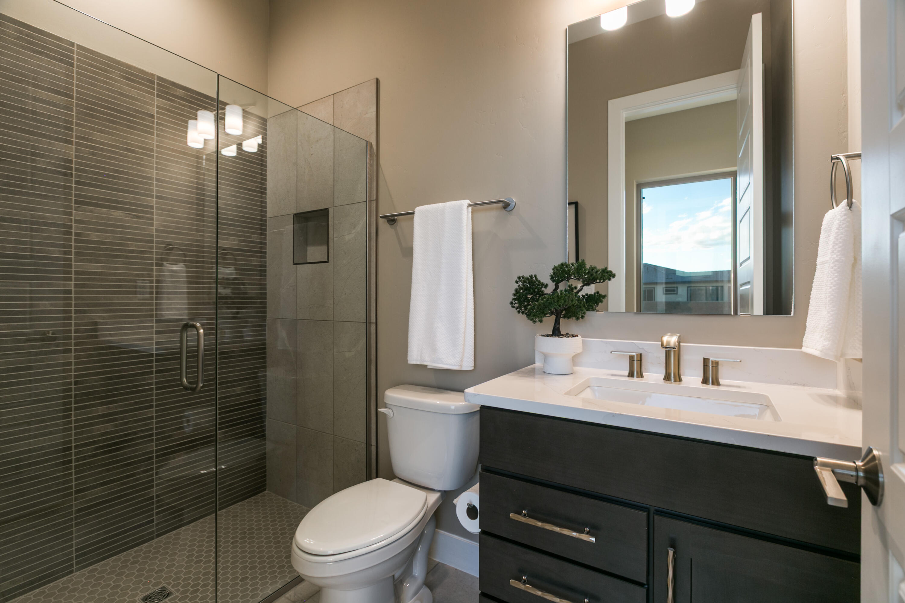 6725 Akademeia Loop NE