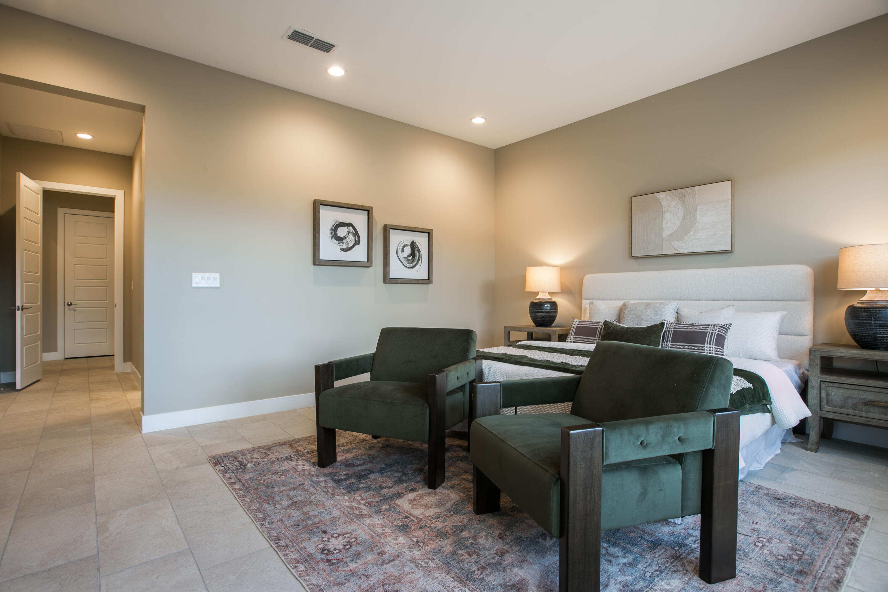 6725 Akademeia Loop NE