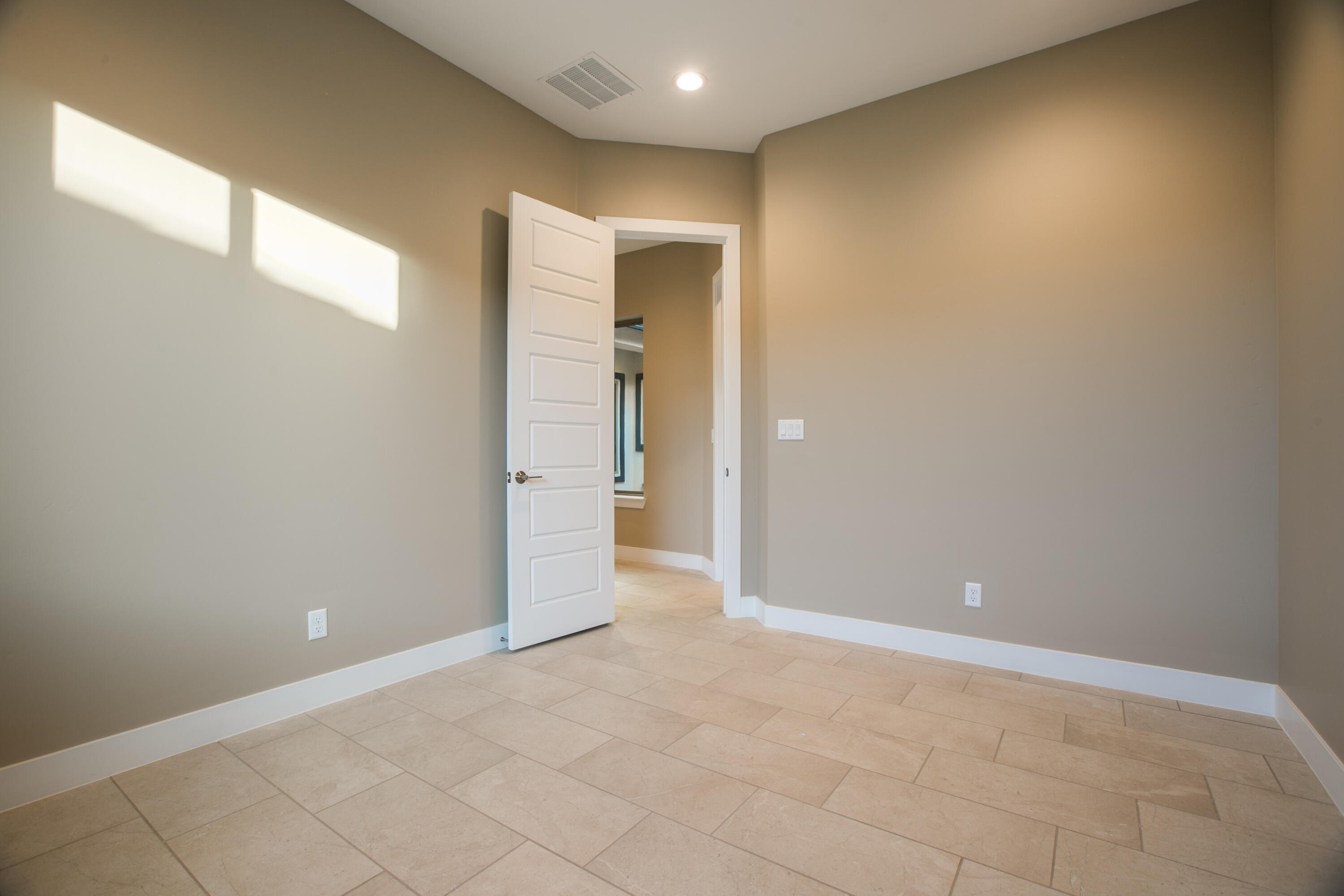 6725 Akademeia Loop NE