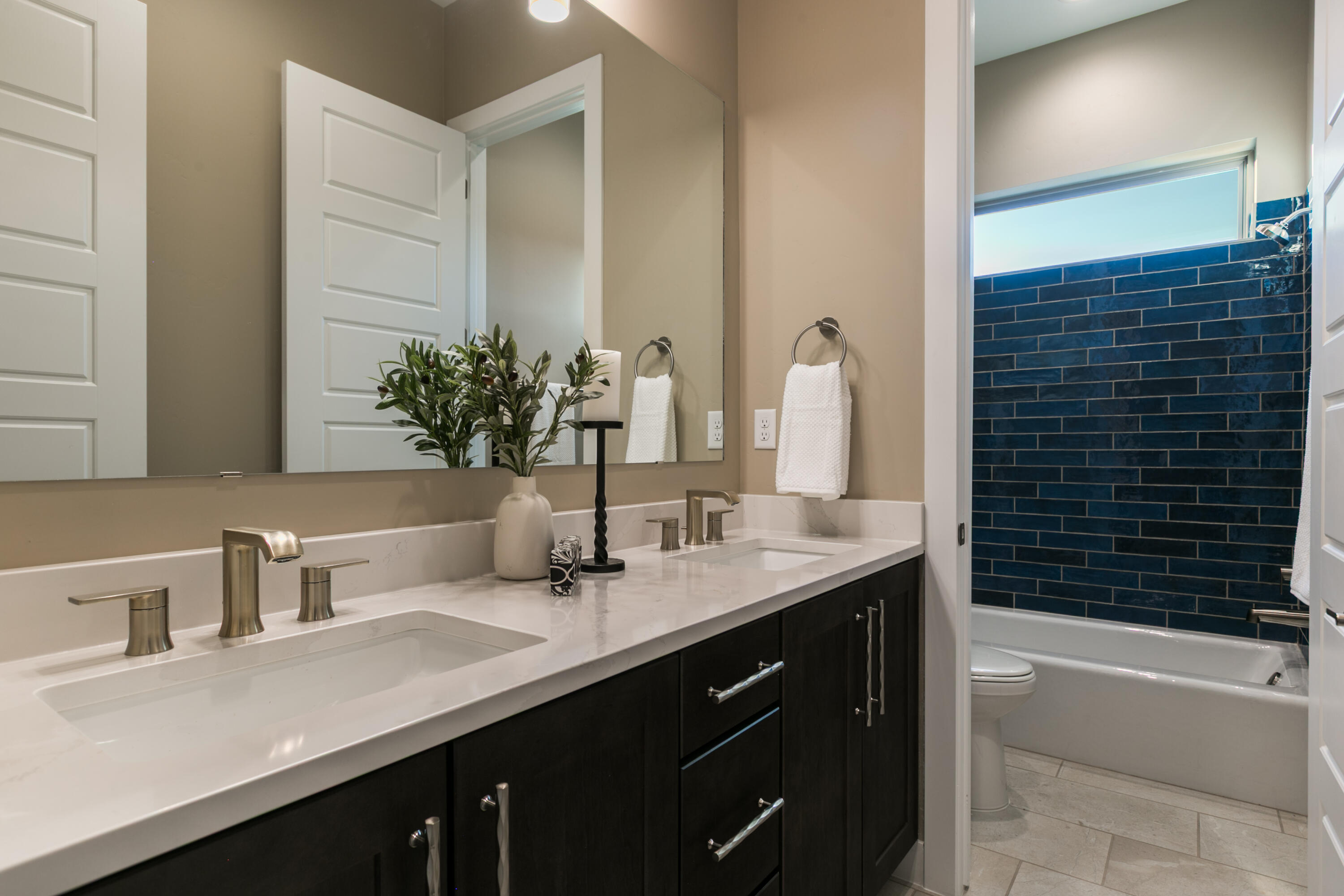 6725 Akademeia Loop NE