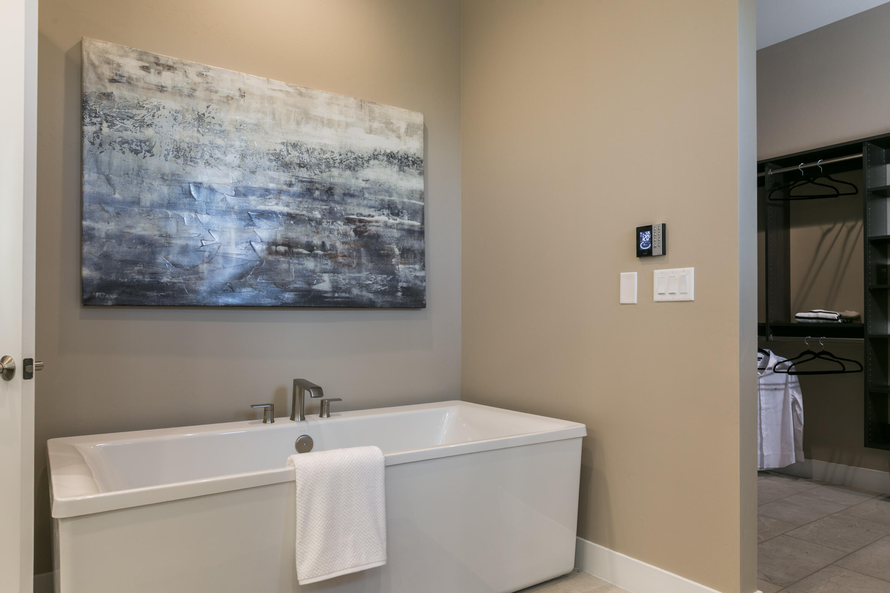 6725 Akademeia Loop NE