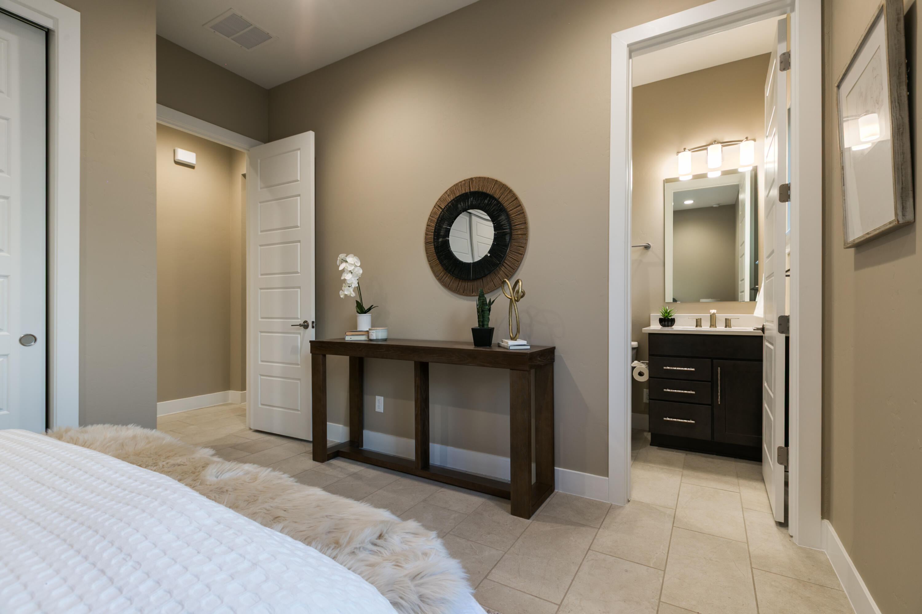 6725 Akademeia Loop NE