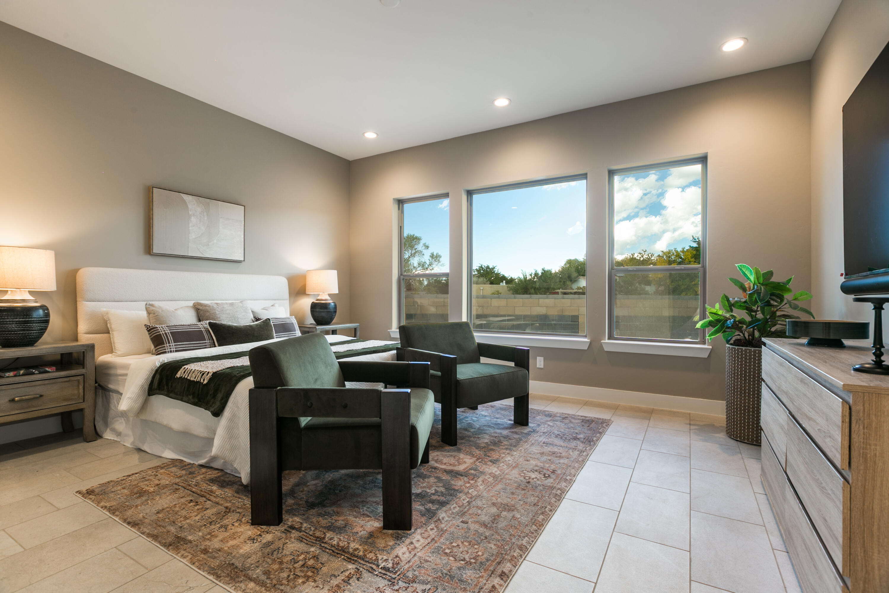 6725 Akademeia Loop NE