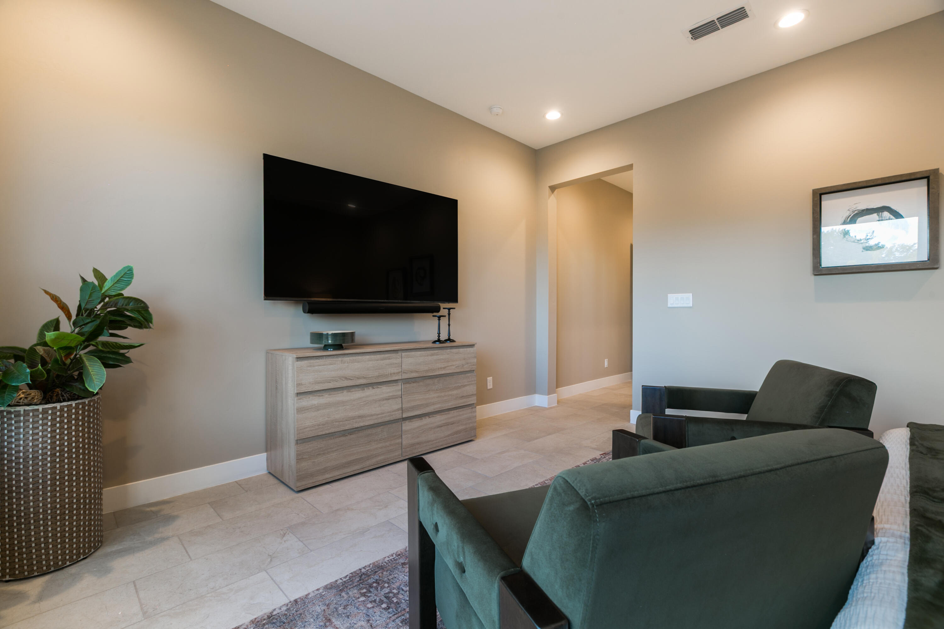 6725 Akademeia Loop NE