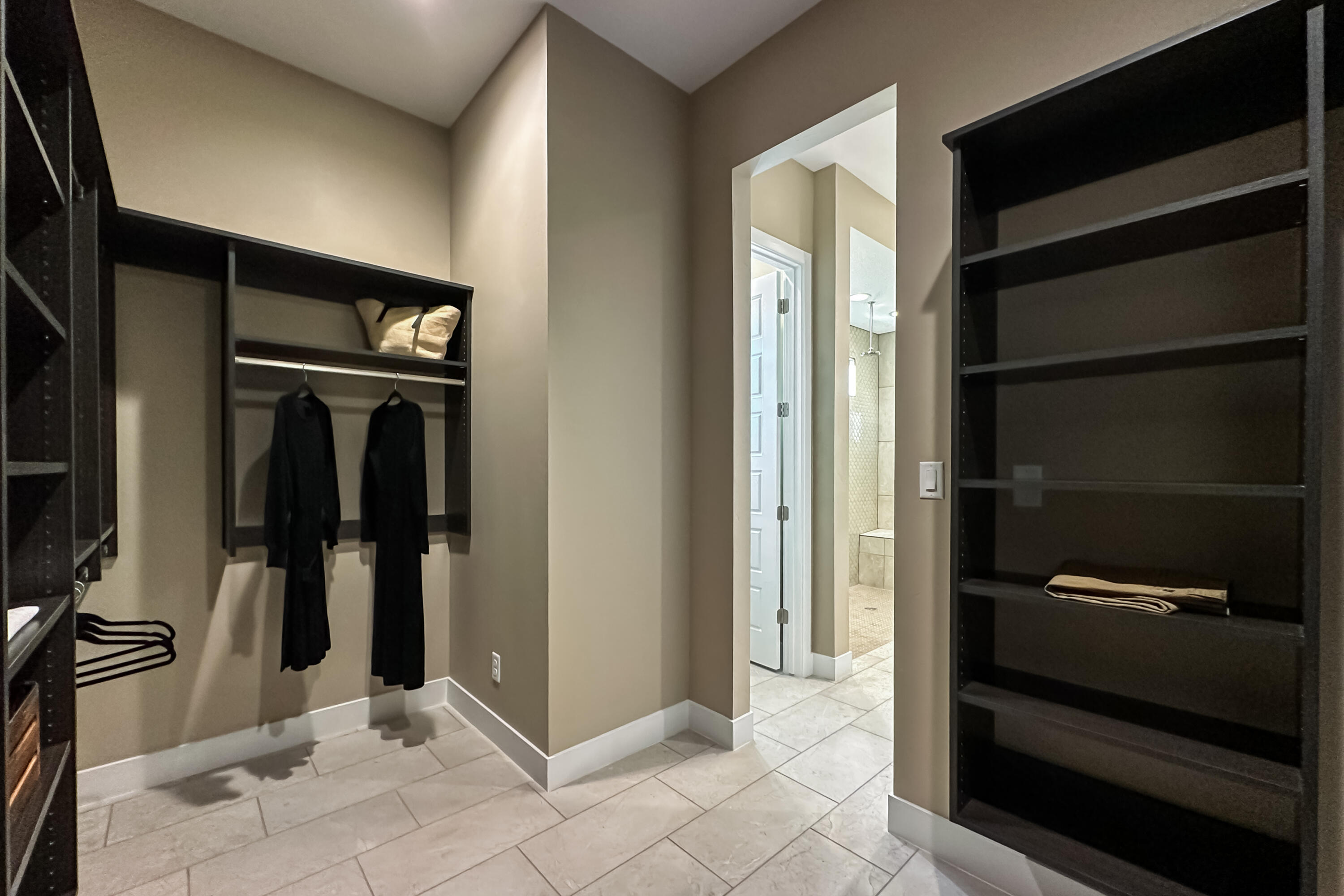 6725 Akademeia Loop NE