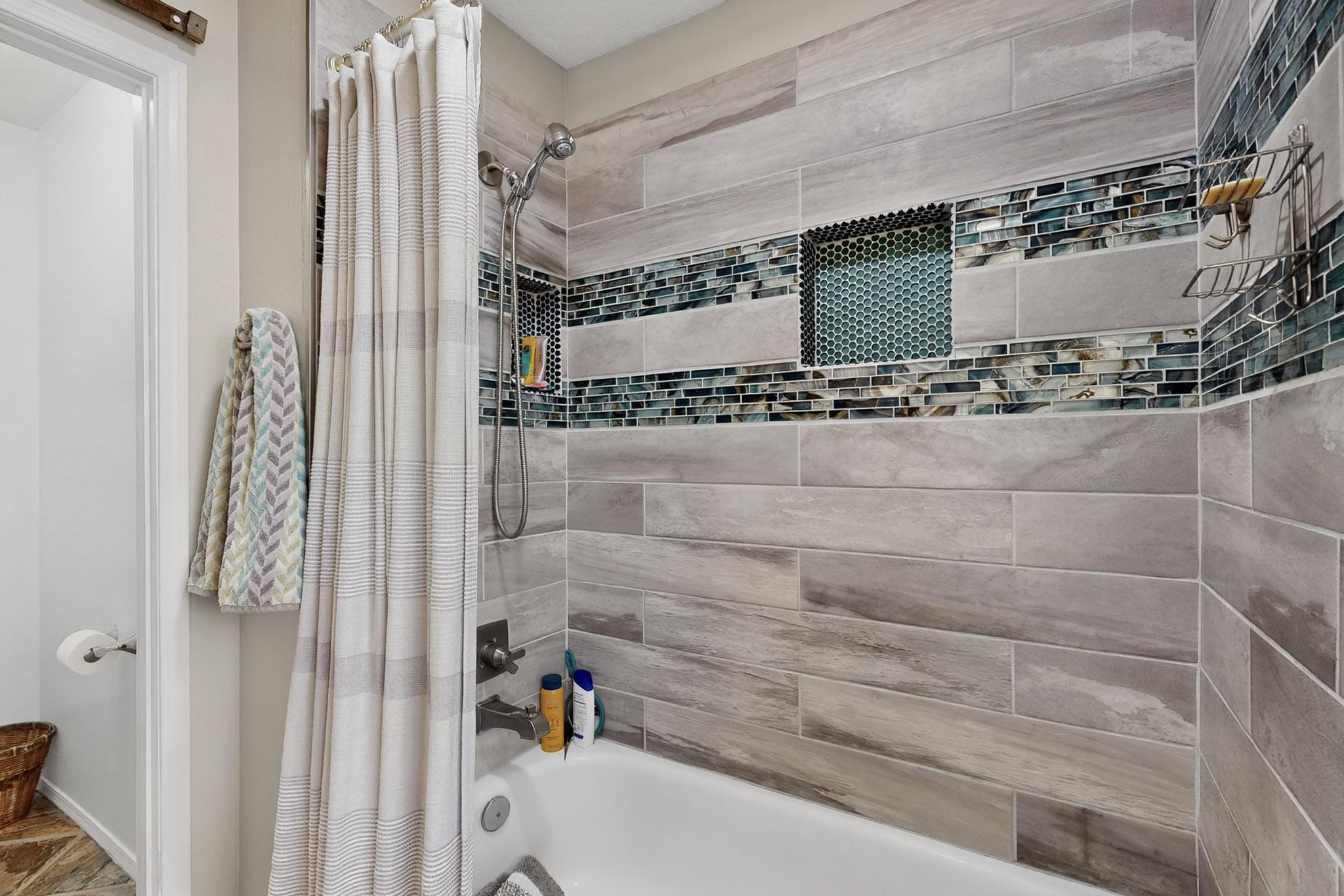 6604 Tierra Vista Avenue NW