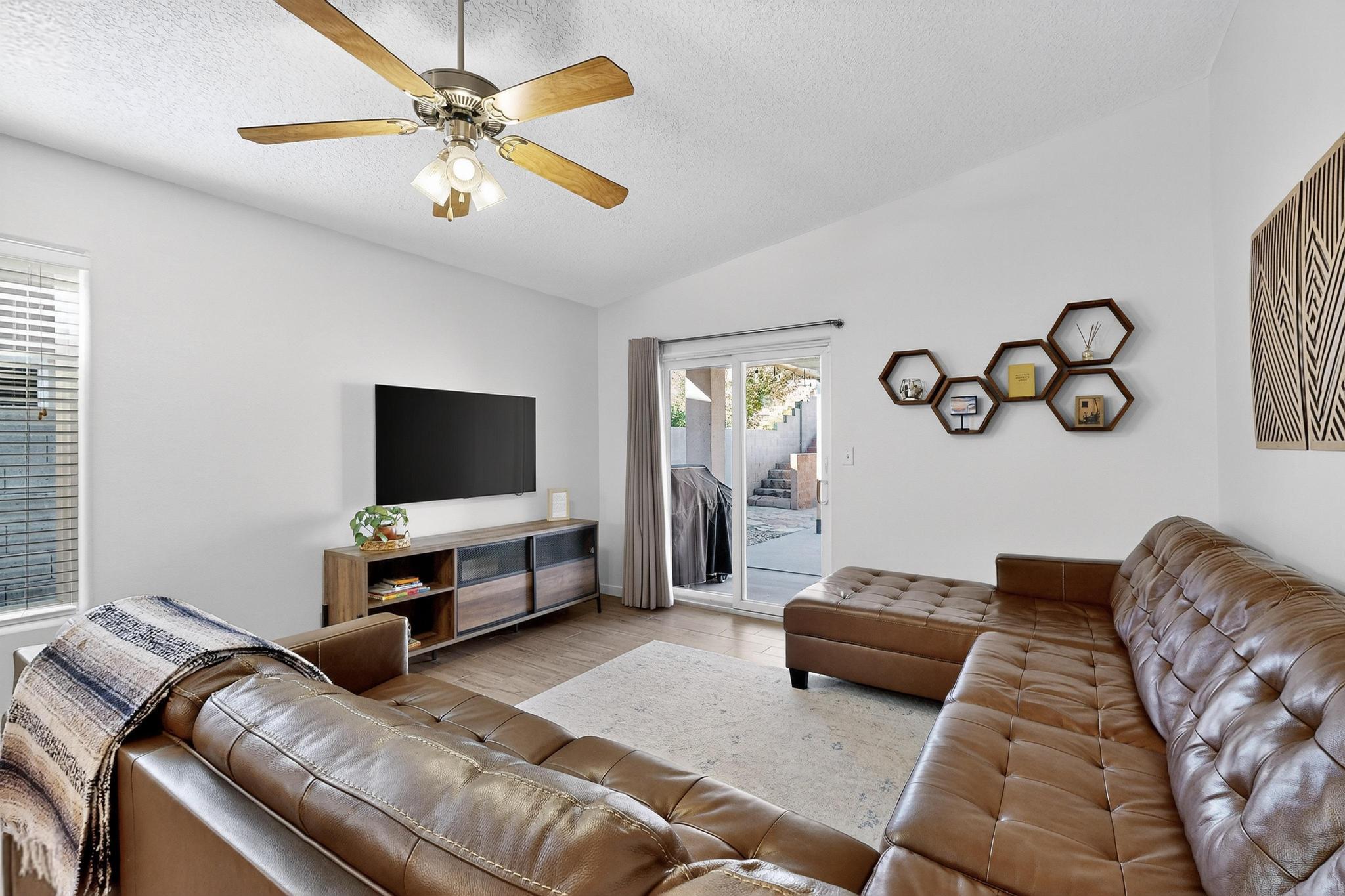 329 Minturn Loop NE