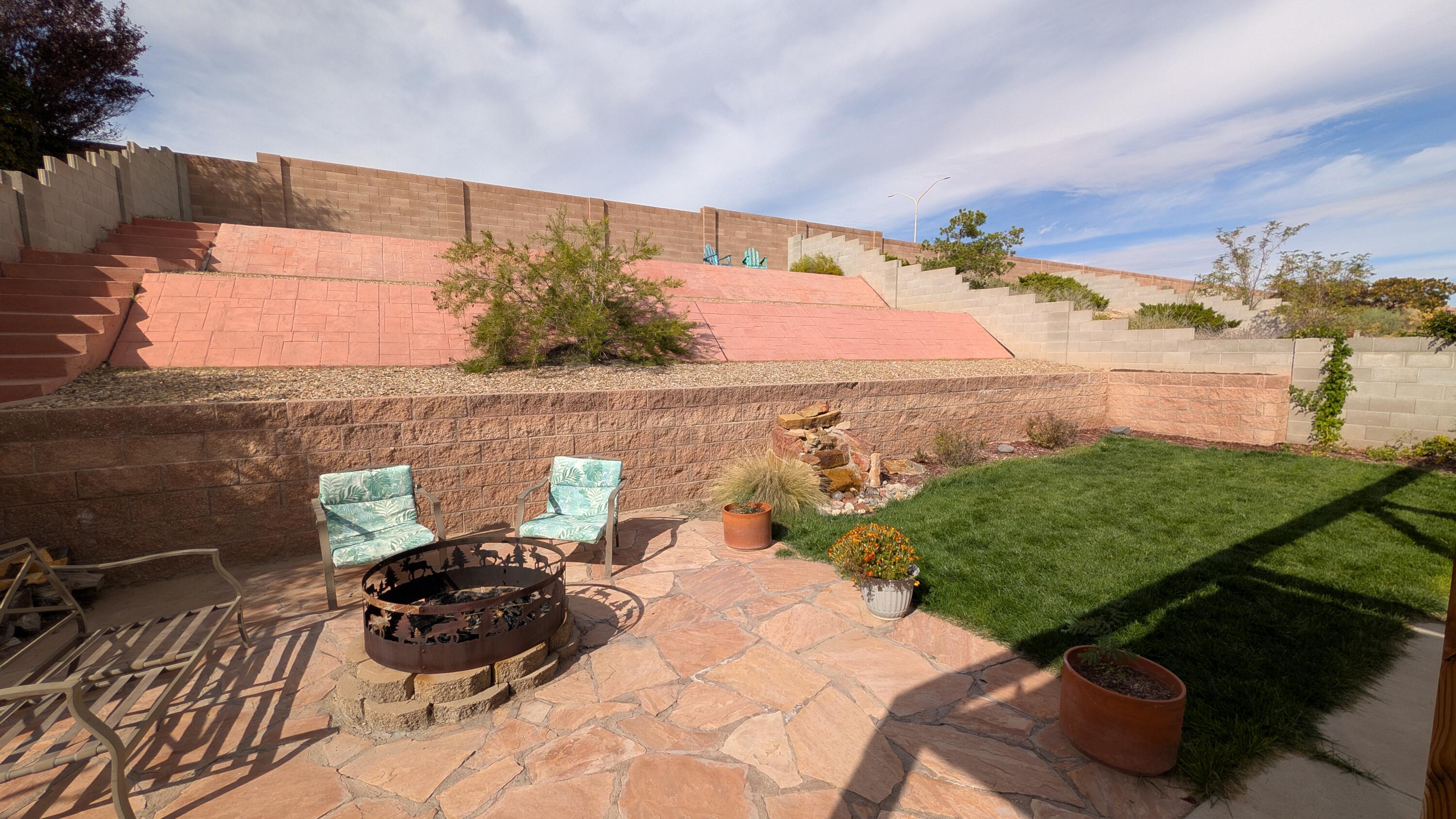 329 Minturn Loop NE