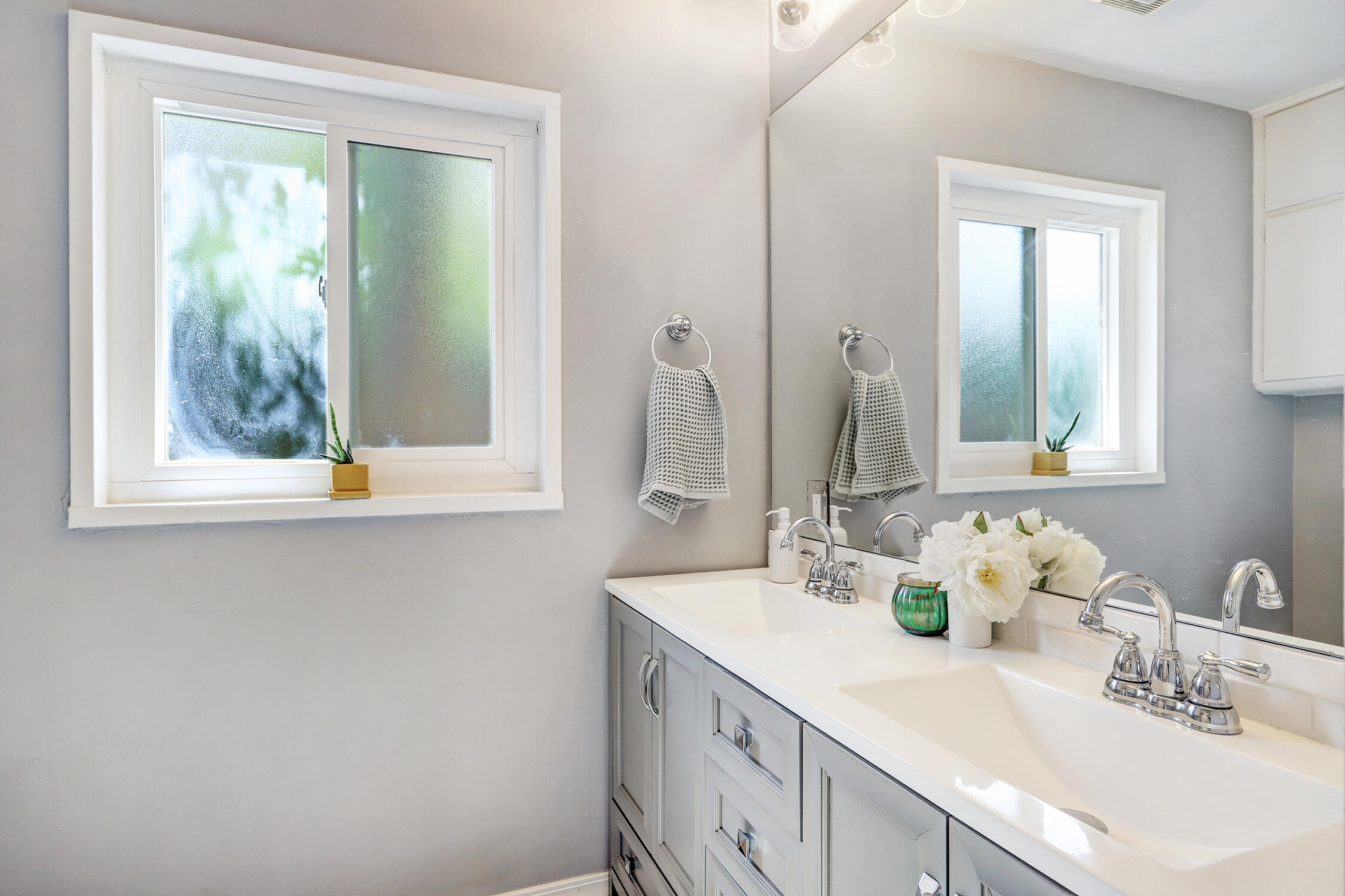 1409 Valencia Drive NE