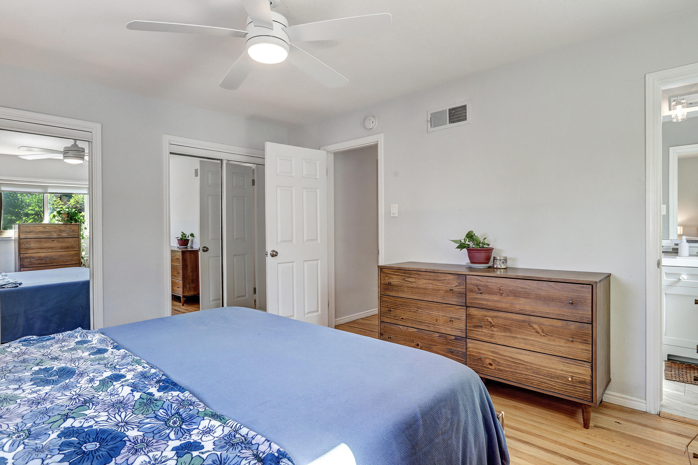 1409 Valencia Drive NE