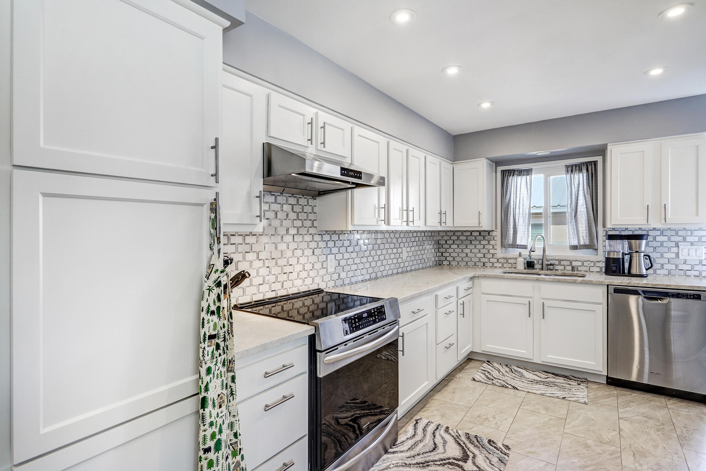 1409 Valencia Drive NE