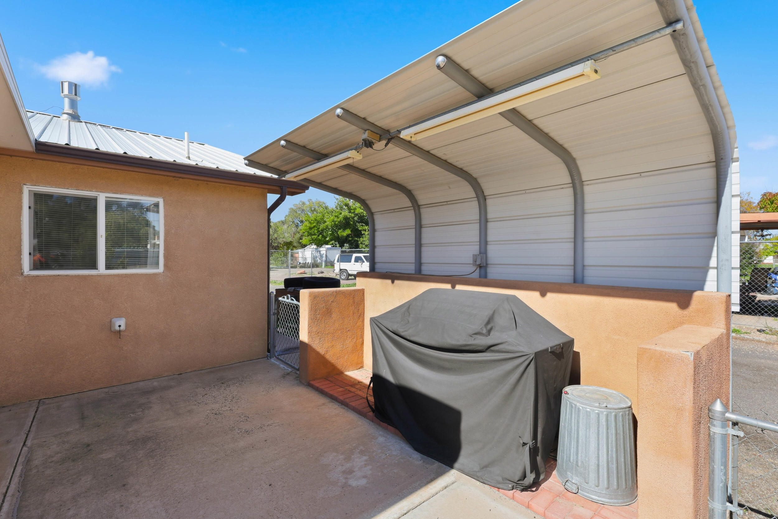 330 Ranchitos Road