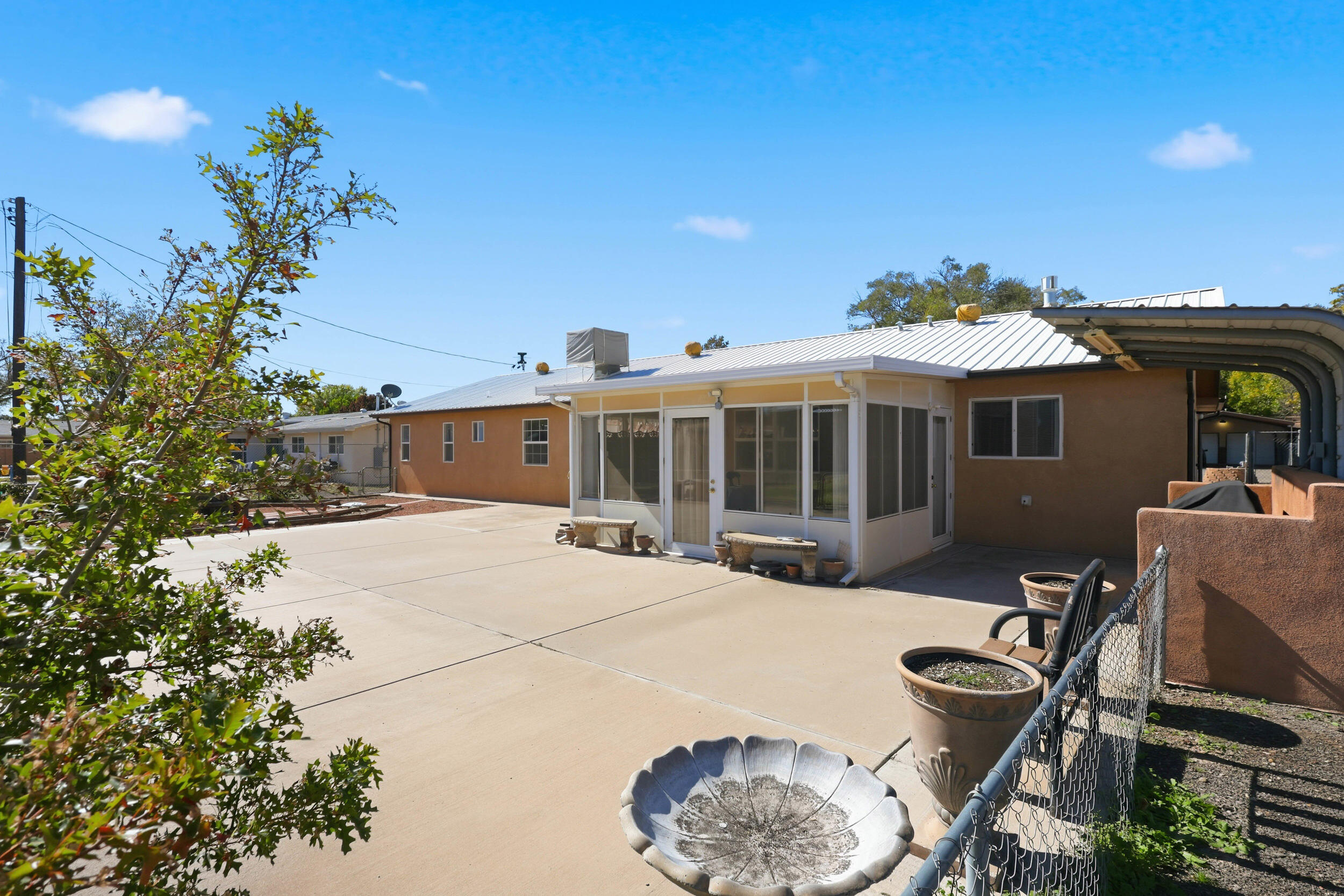 330 Ranchitos Road