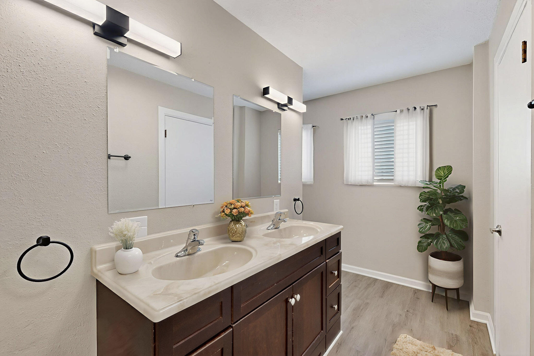 810 San Juan De Rio Drive SE