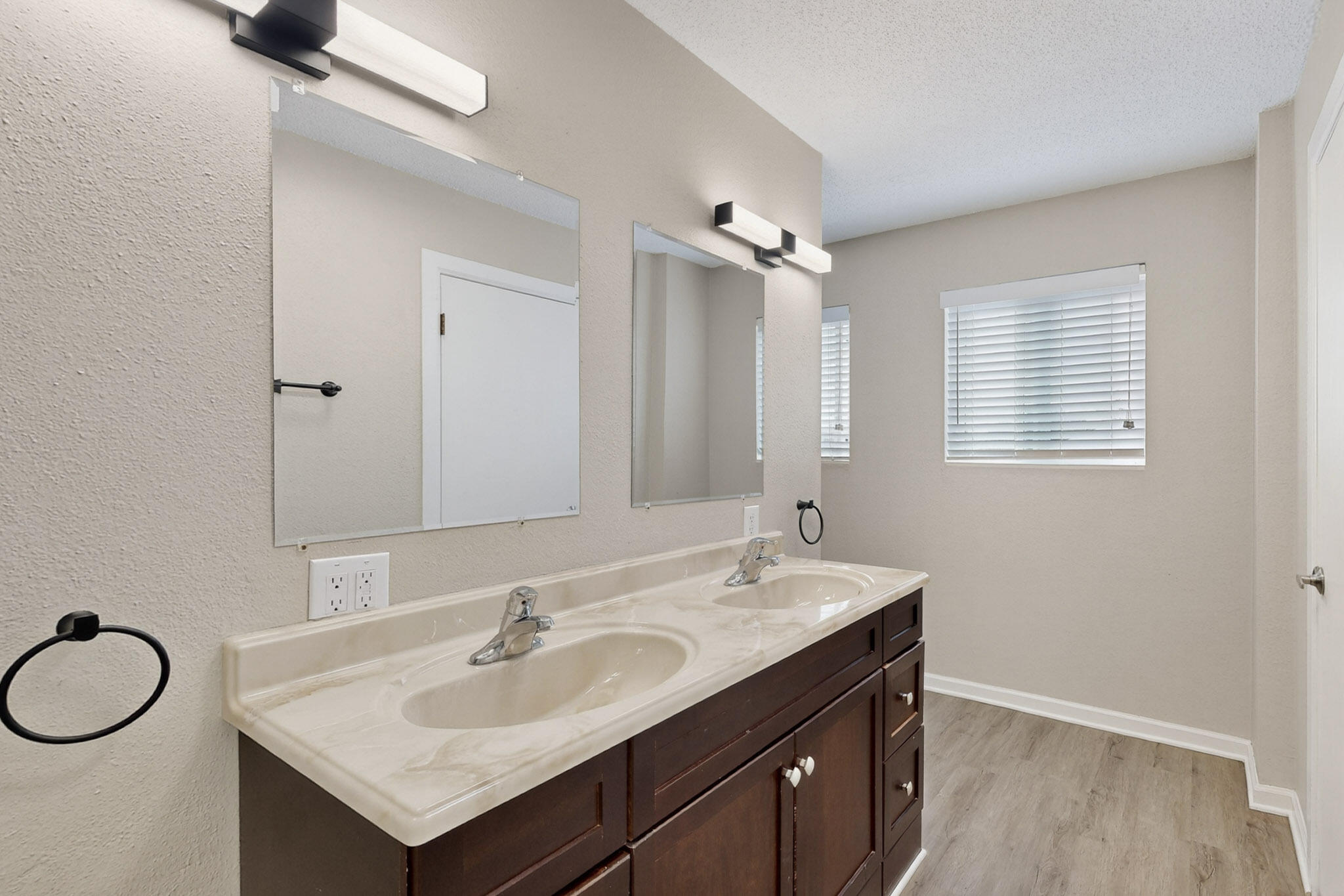 810 San Juan De Rio Drive SE