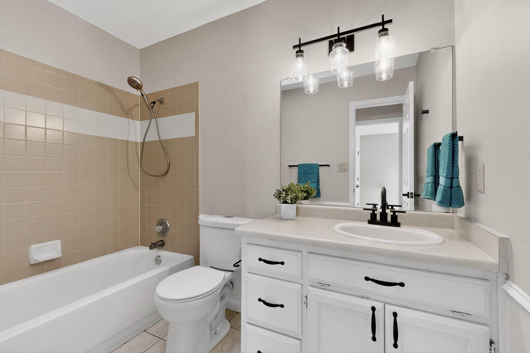 4612 Lobelia Road NW