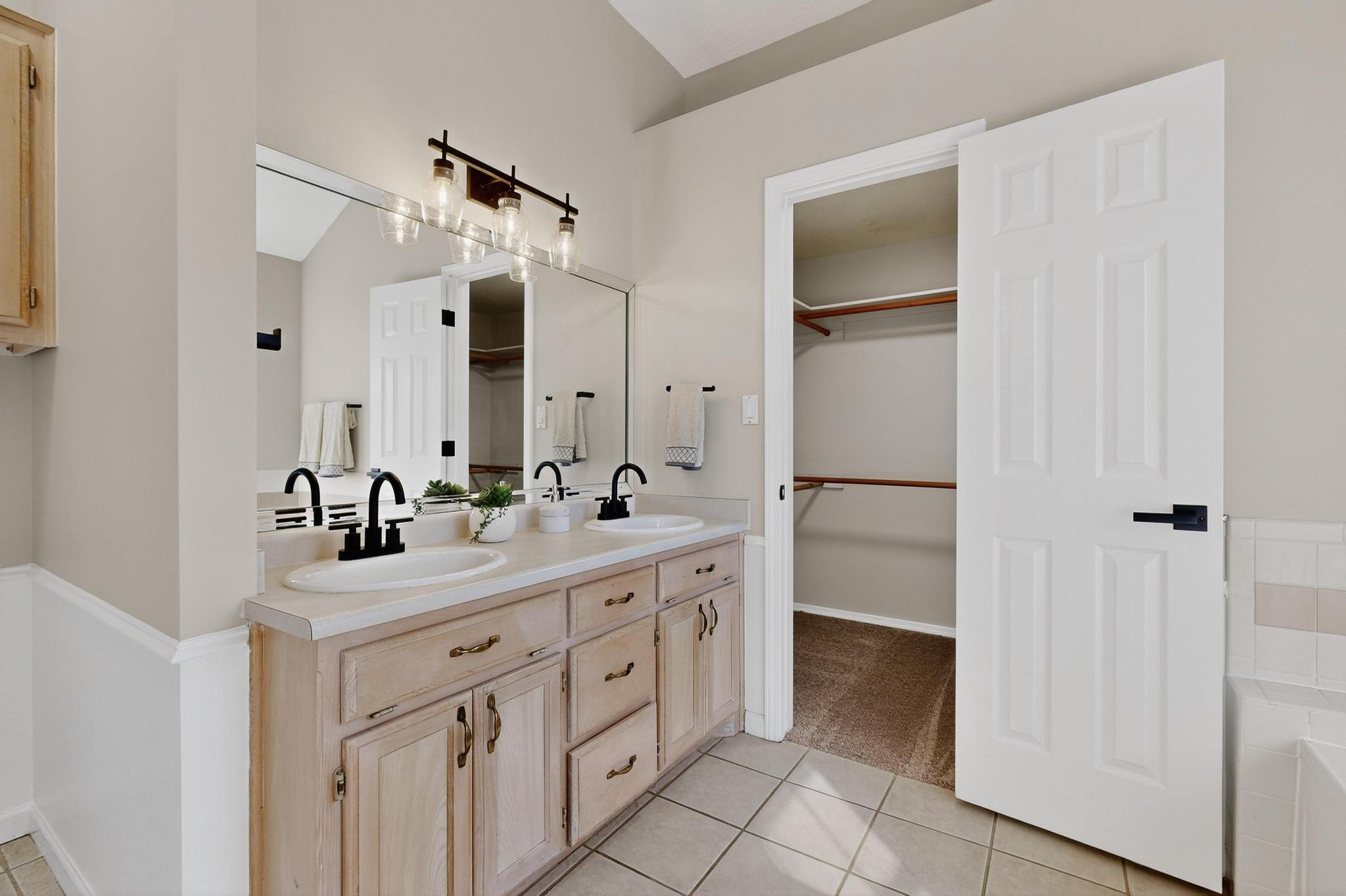 4612 Lobelia Road NW