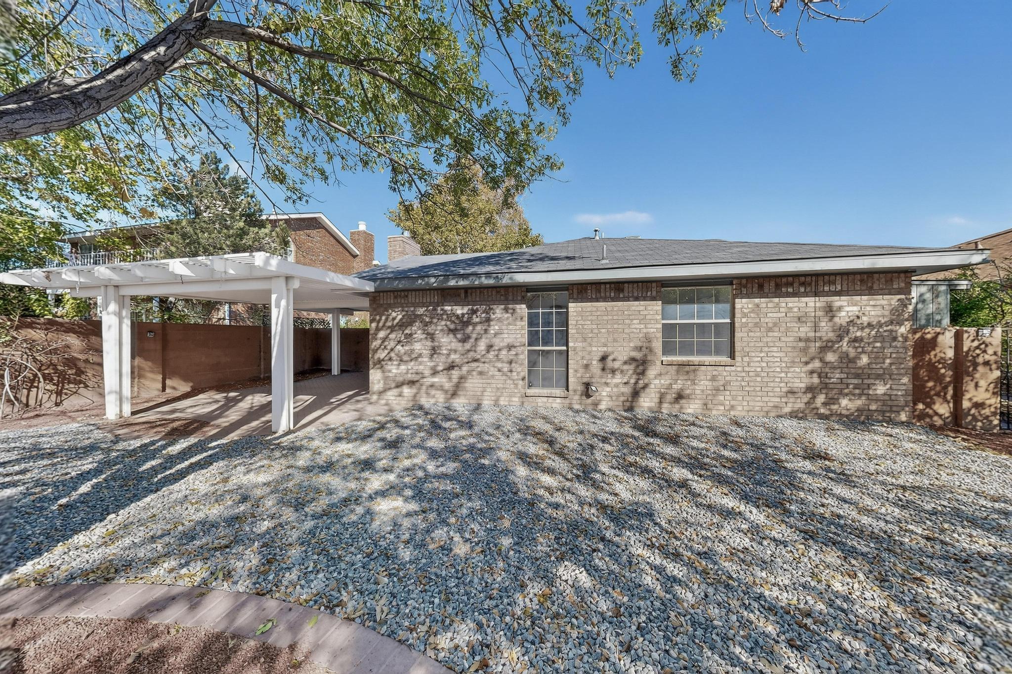 4612 Lobelia Road NW