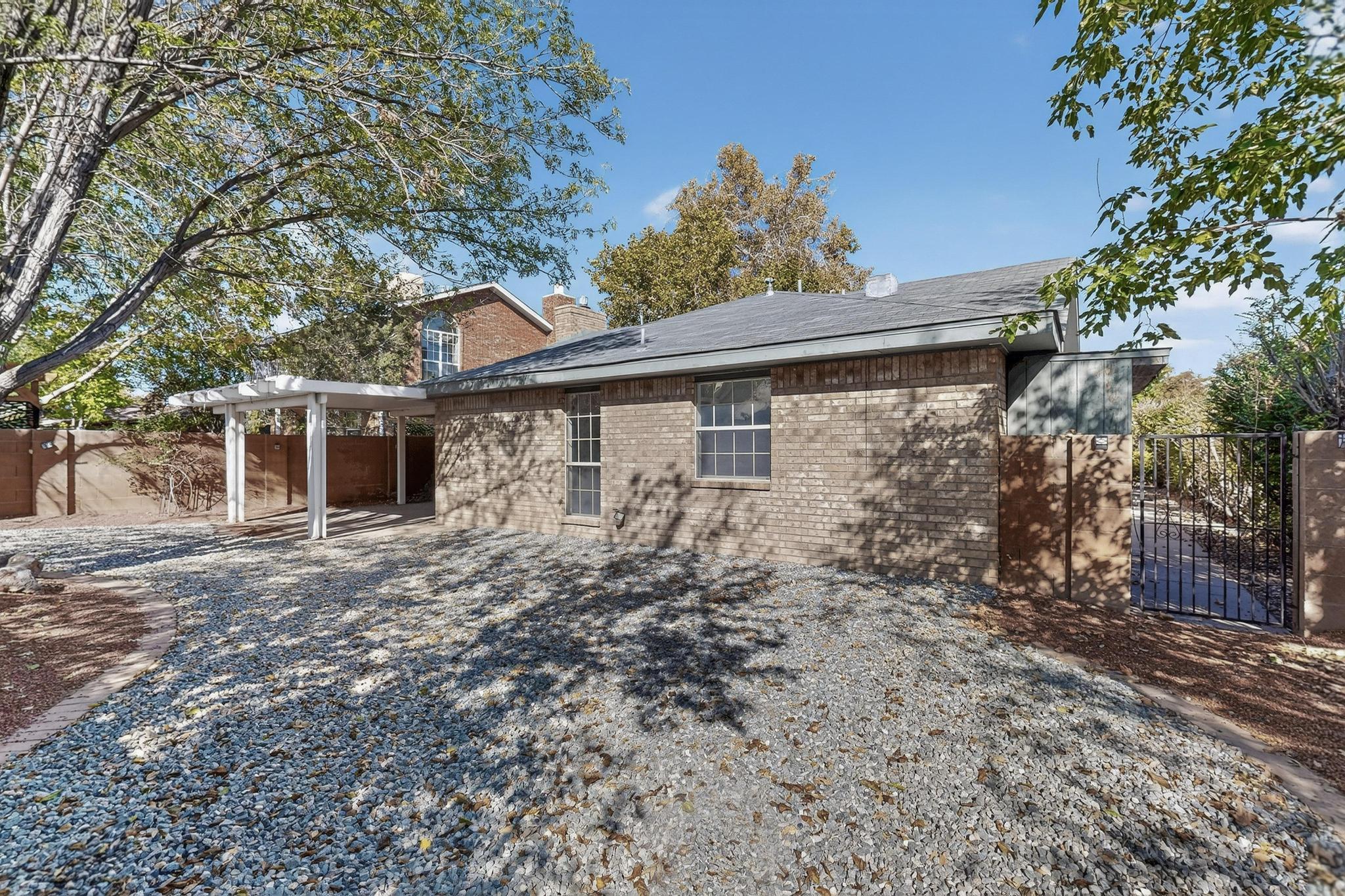 4612 Lobelia Road NW