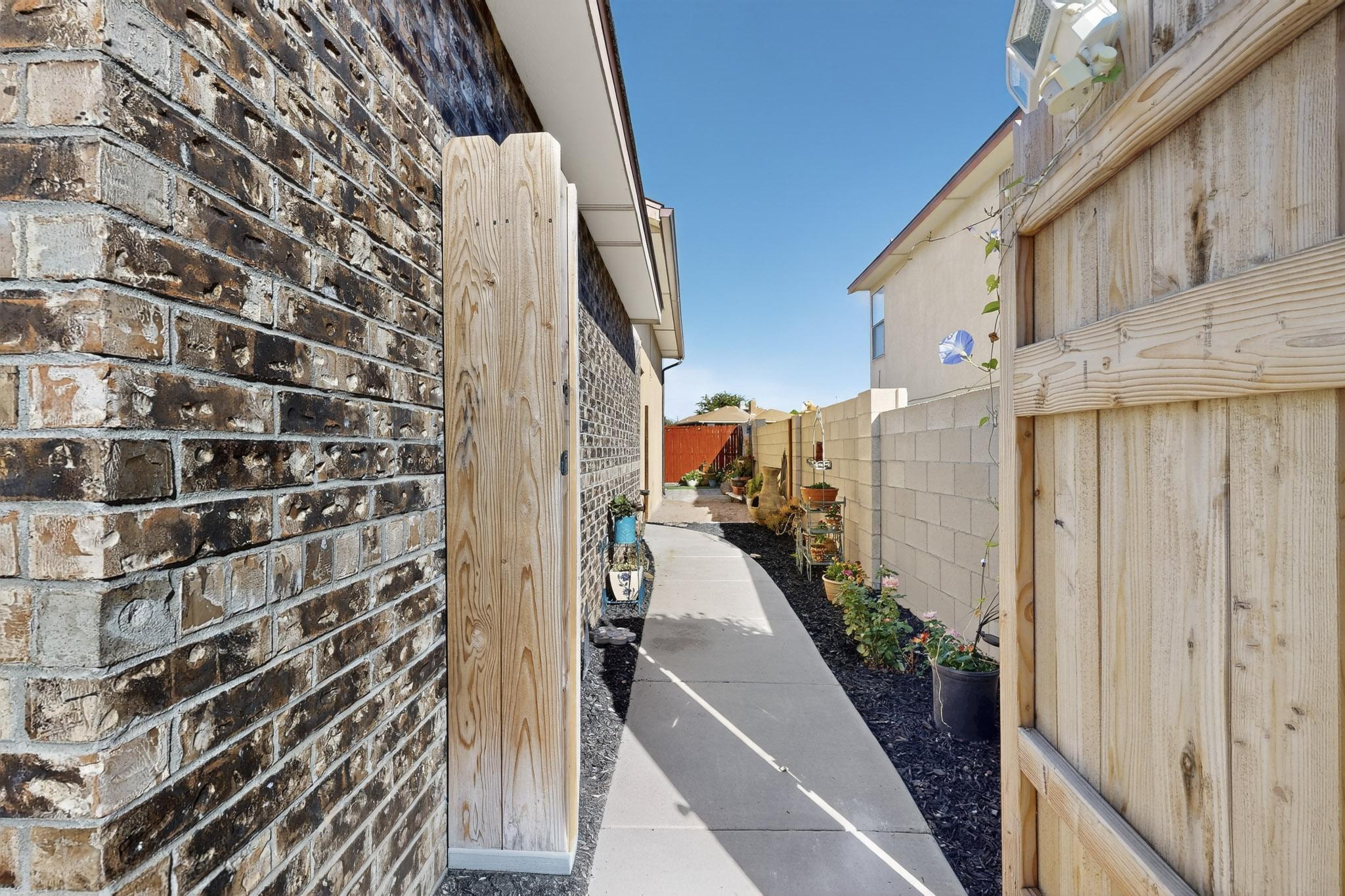 6705 Lamar Avenue NW