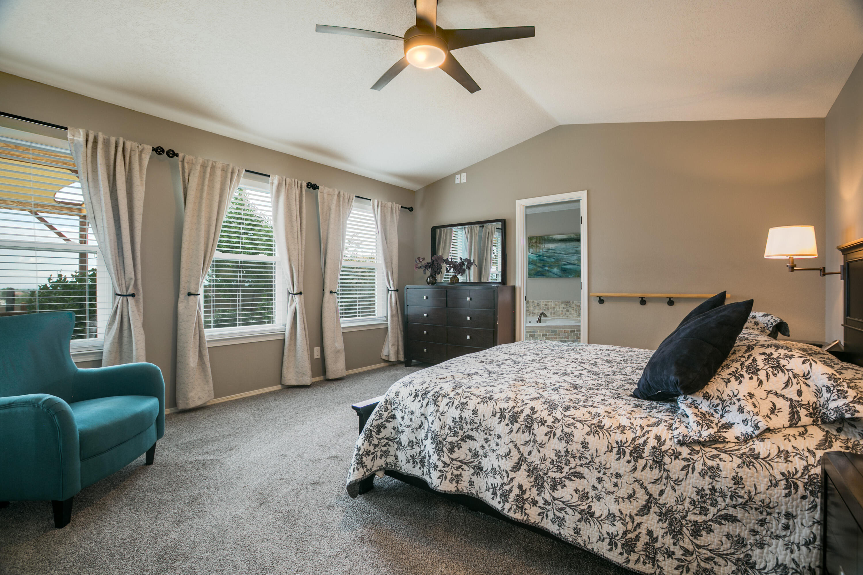 10120 SIERRA HILL Drive NW