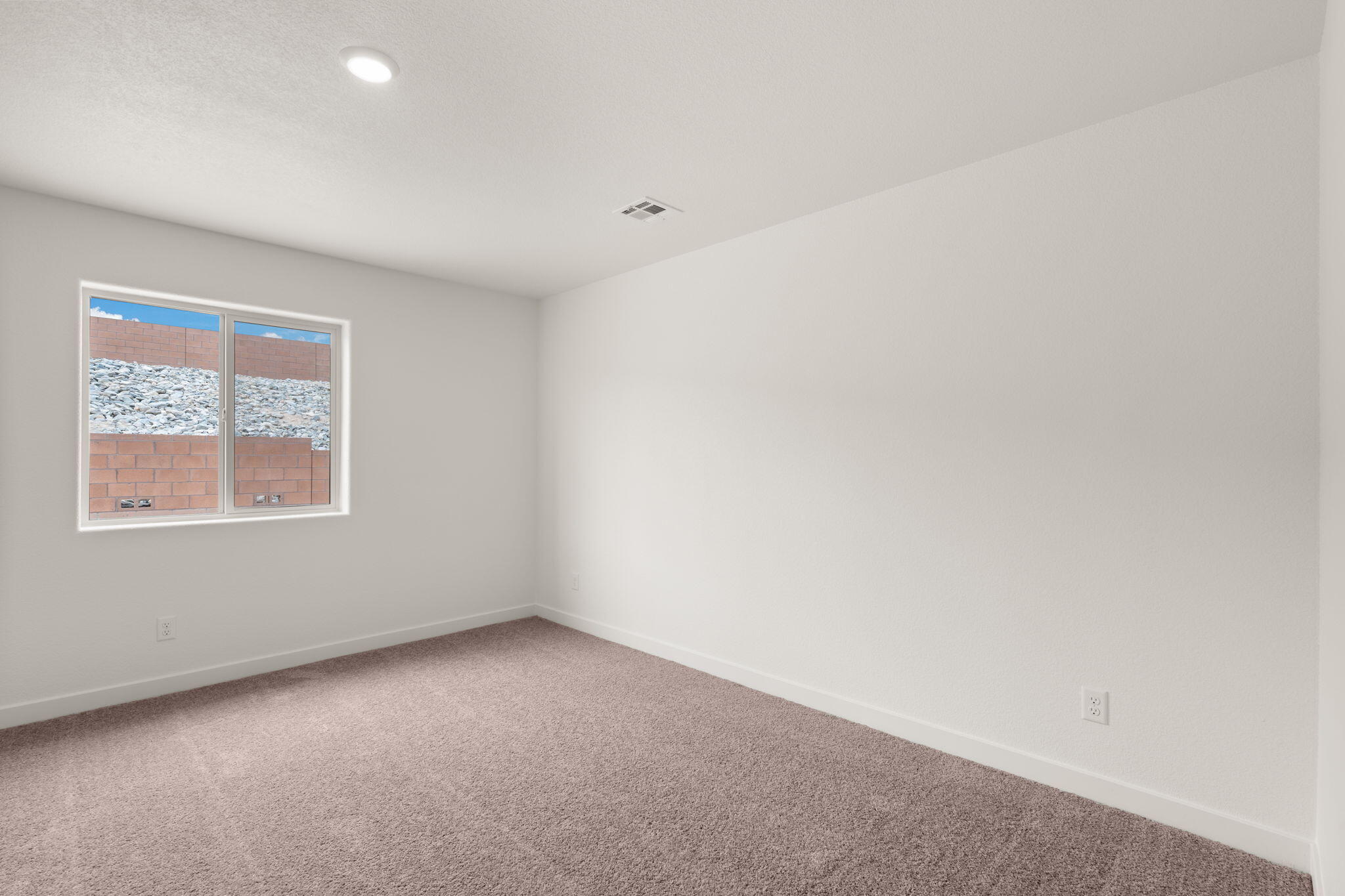 1629 Saddleback Trail NE