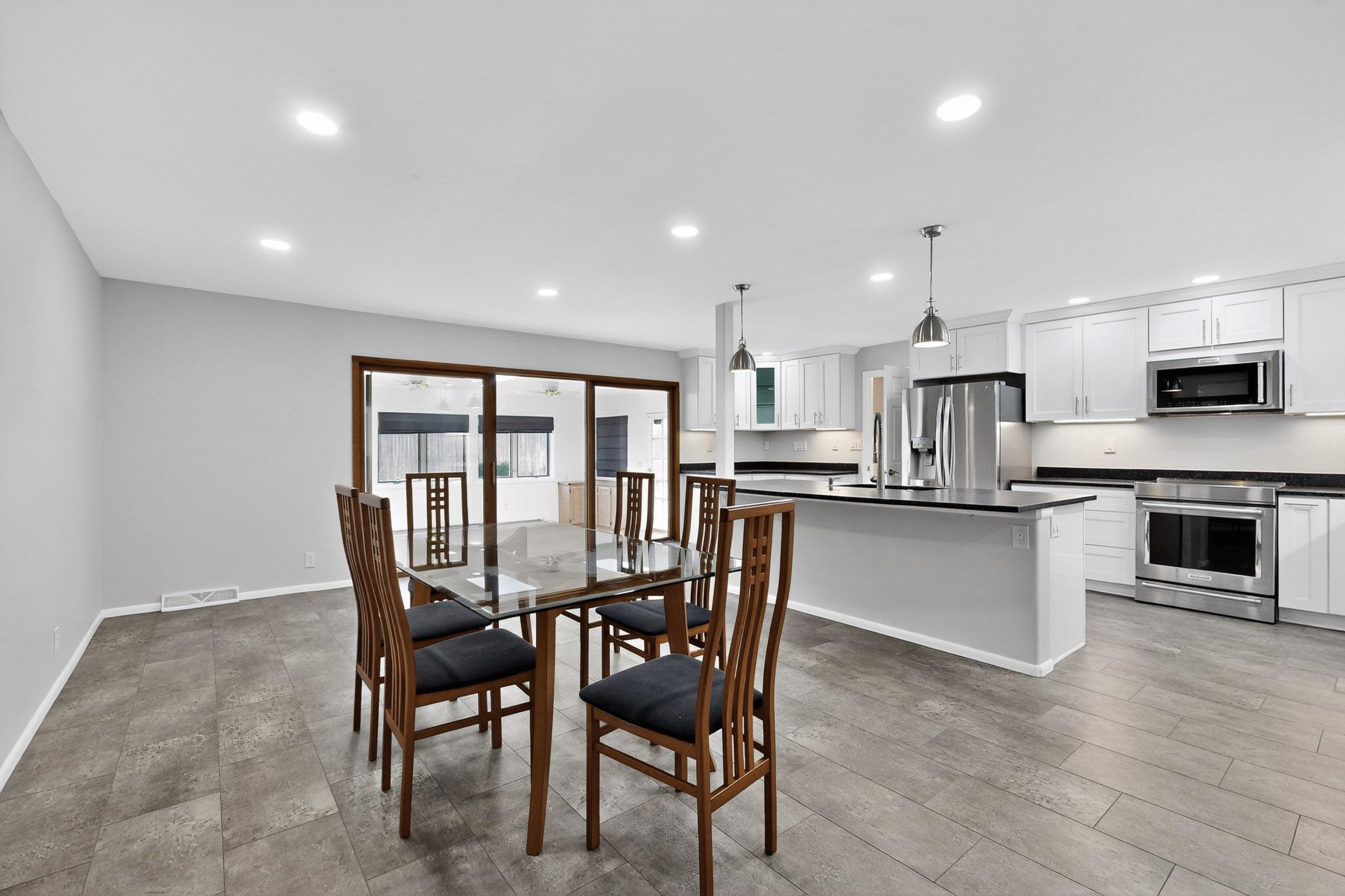 7705 Gladden Avenue NE