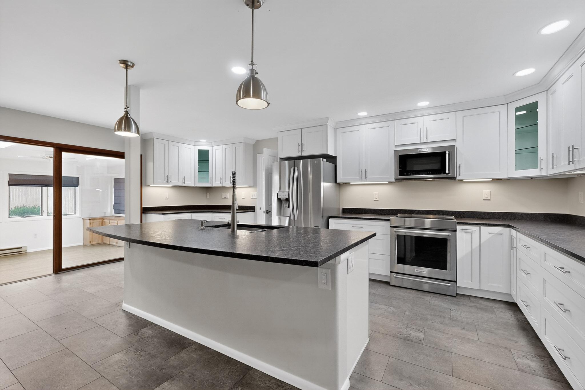 7705 Gladden Avenue NE