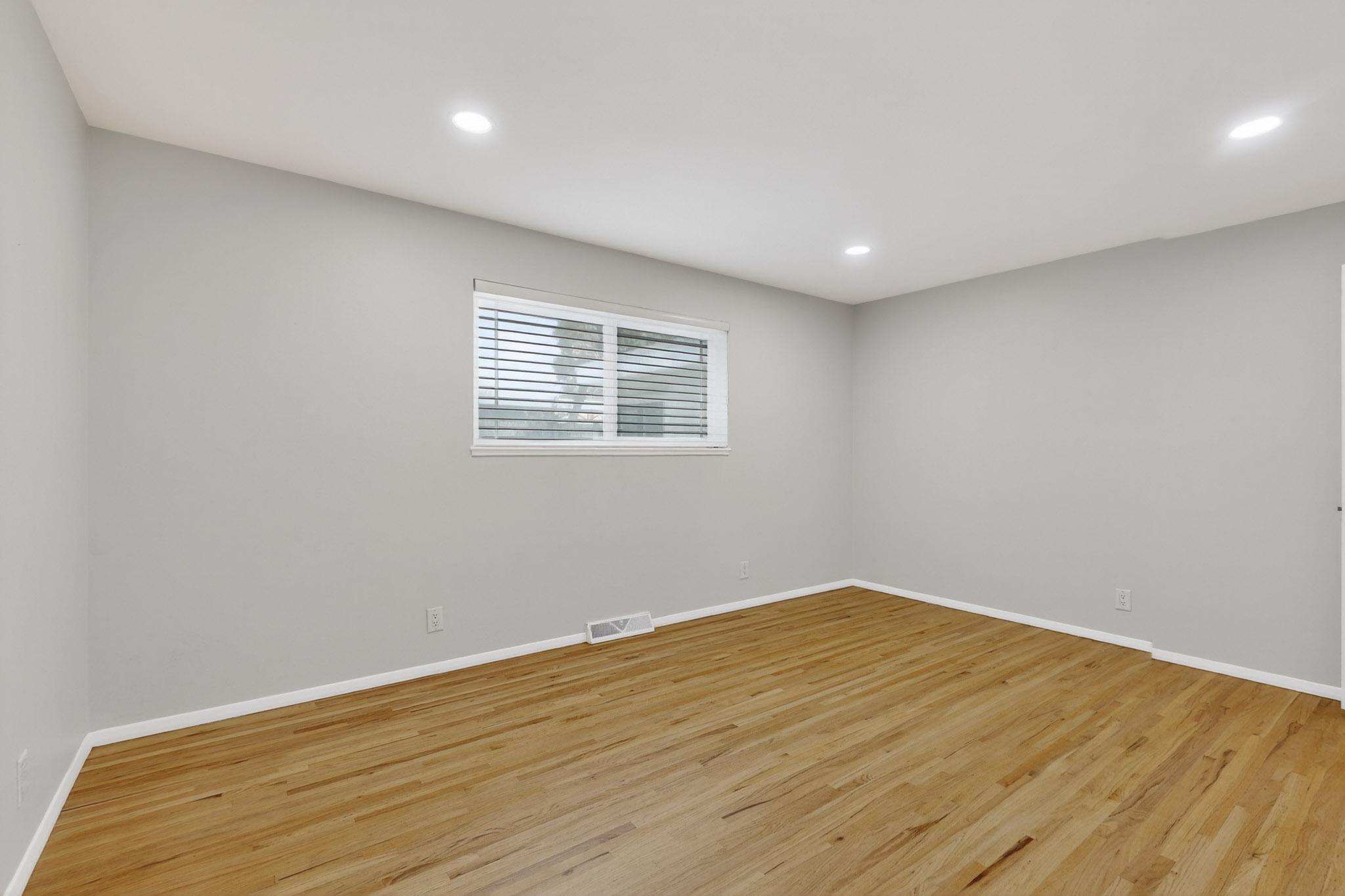 7705 Gladden Avenue NE