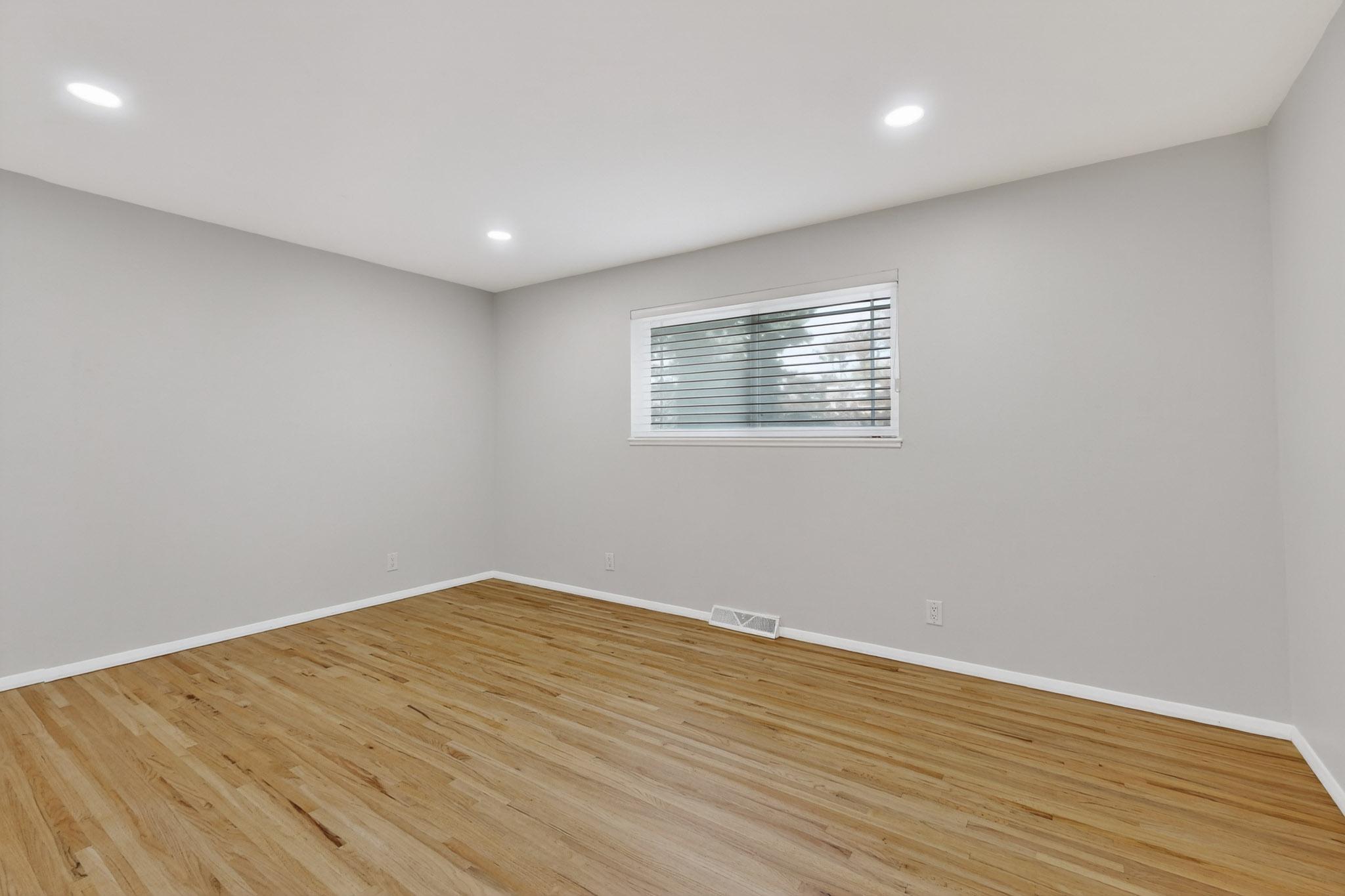 7705 Gladden Avenue NE