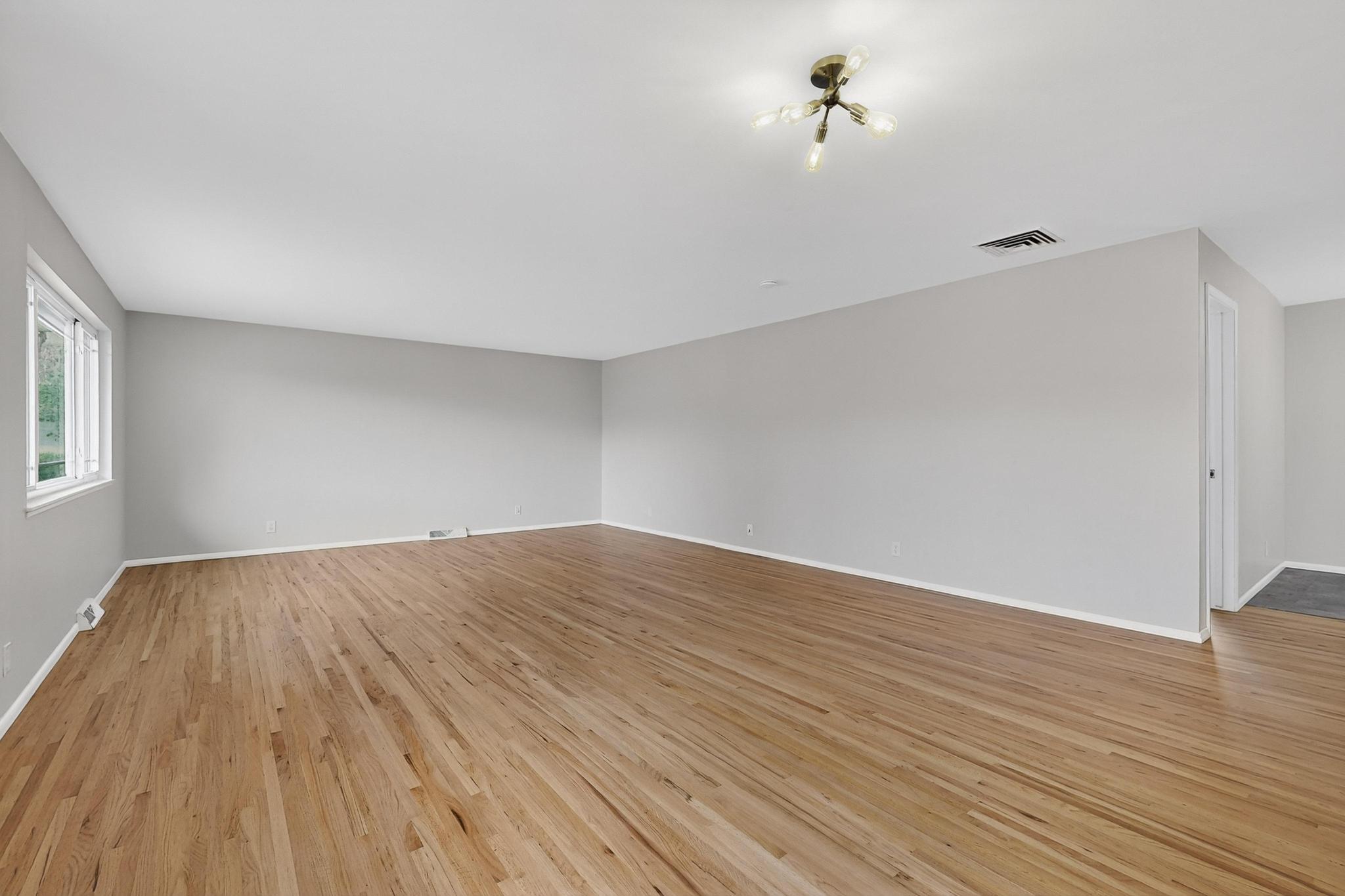 7705 Gladden Avenue NE