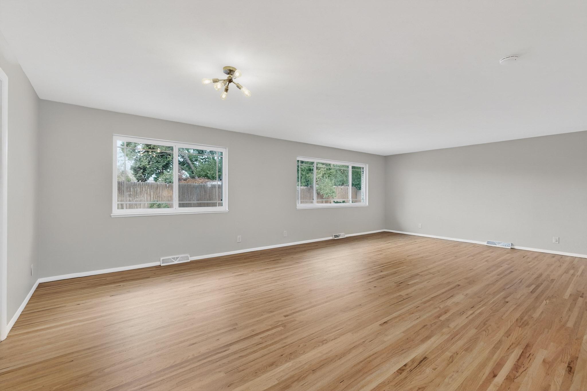 7705 Gladden Avenue NE