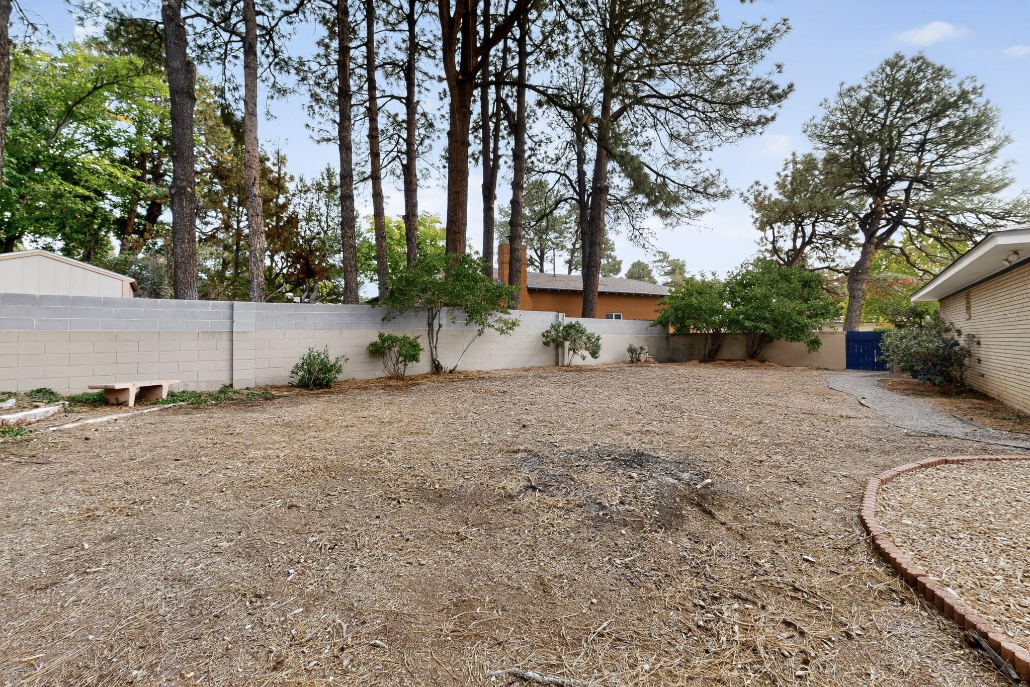 7705 Gladden Avenue NE