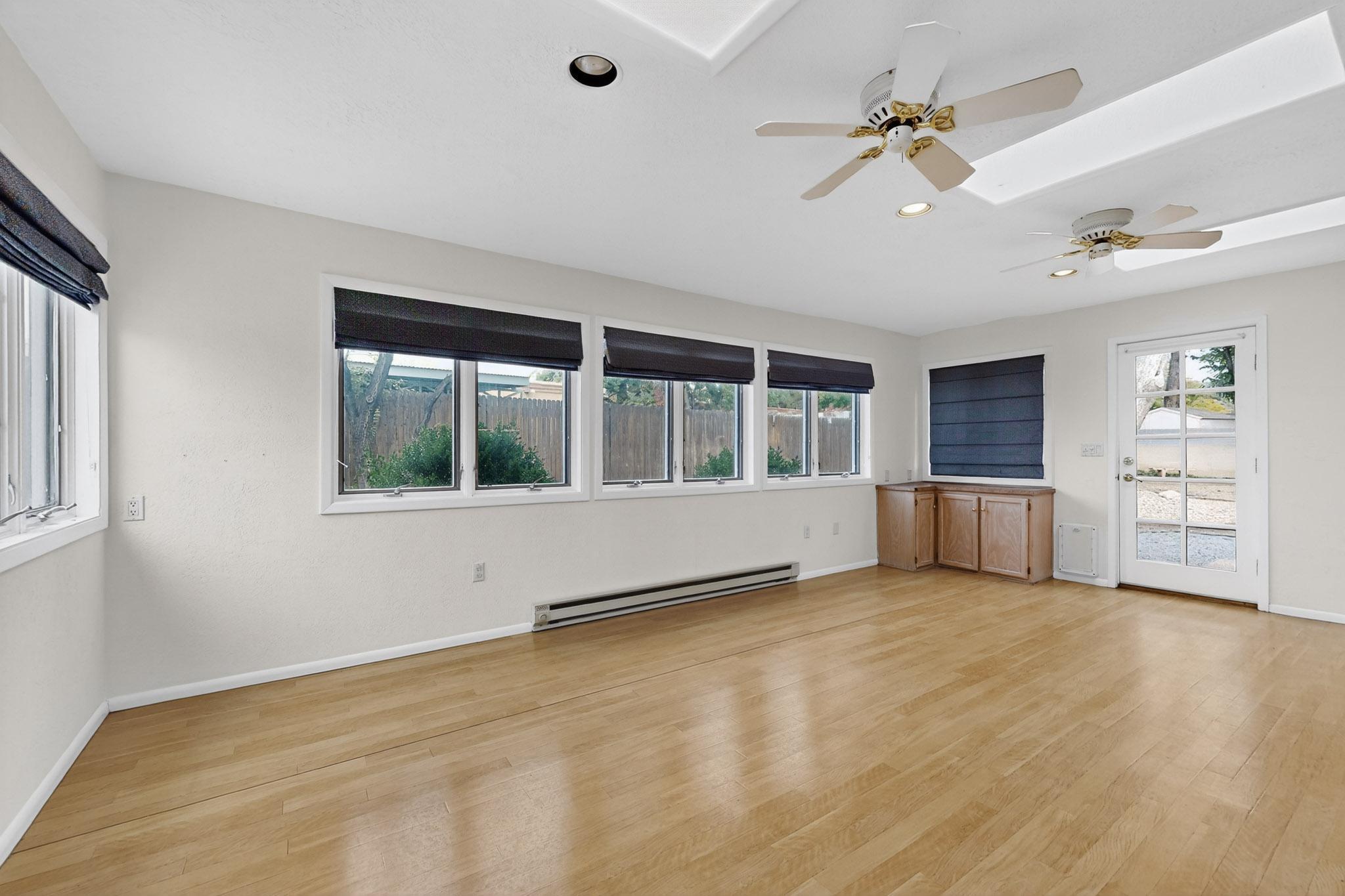 7705 Gladden Avenue NE