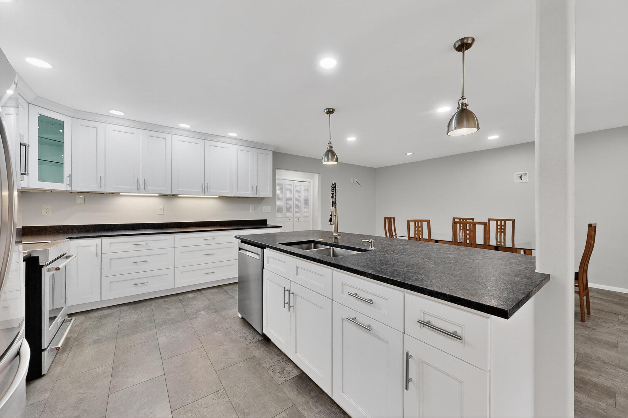 7705 Gladden Avenue NE