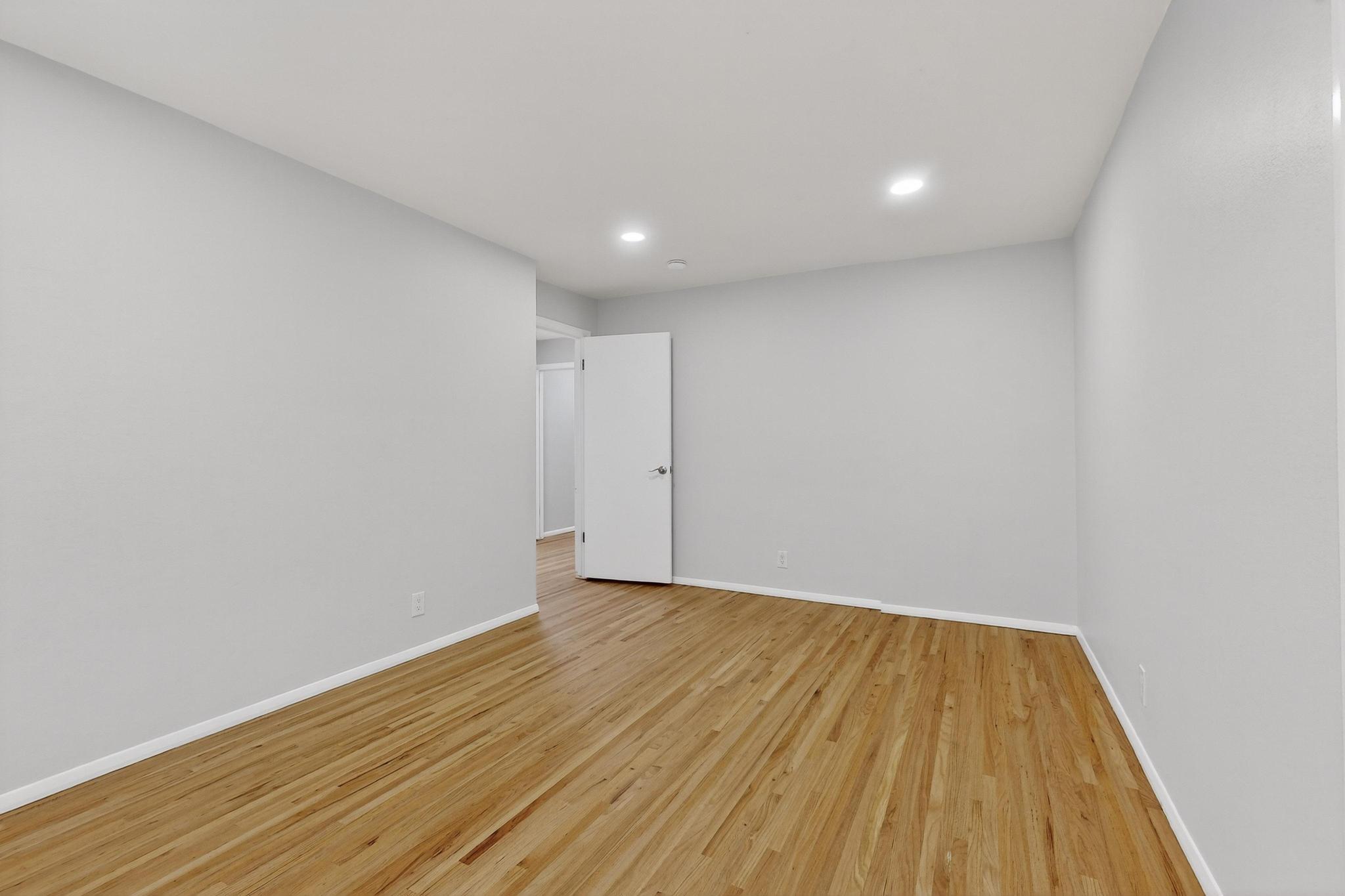 7705 Gladden Avenue NE