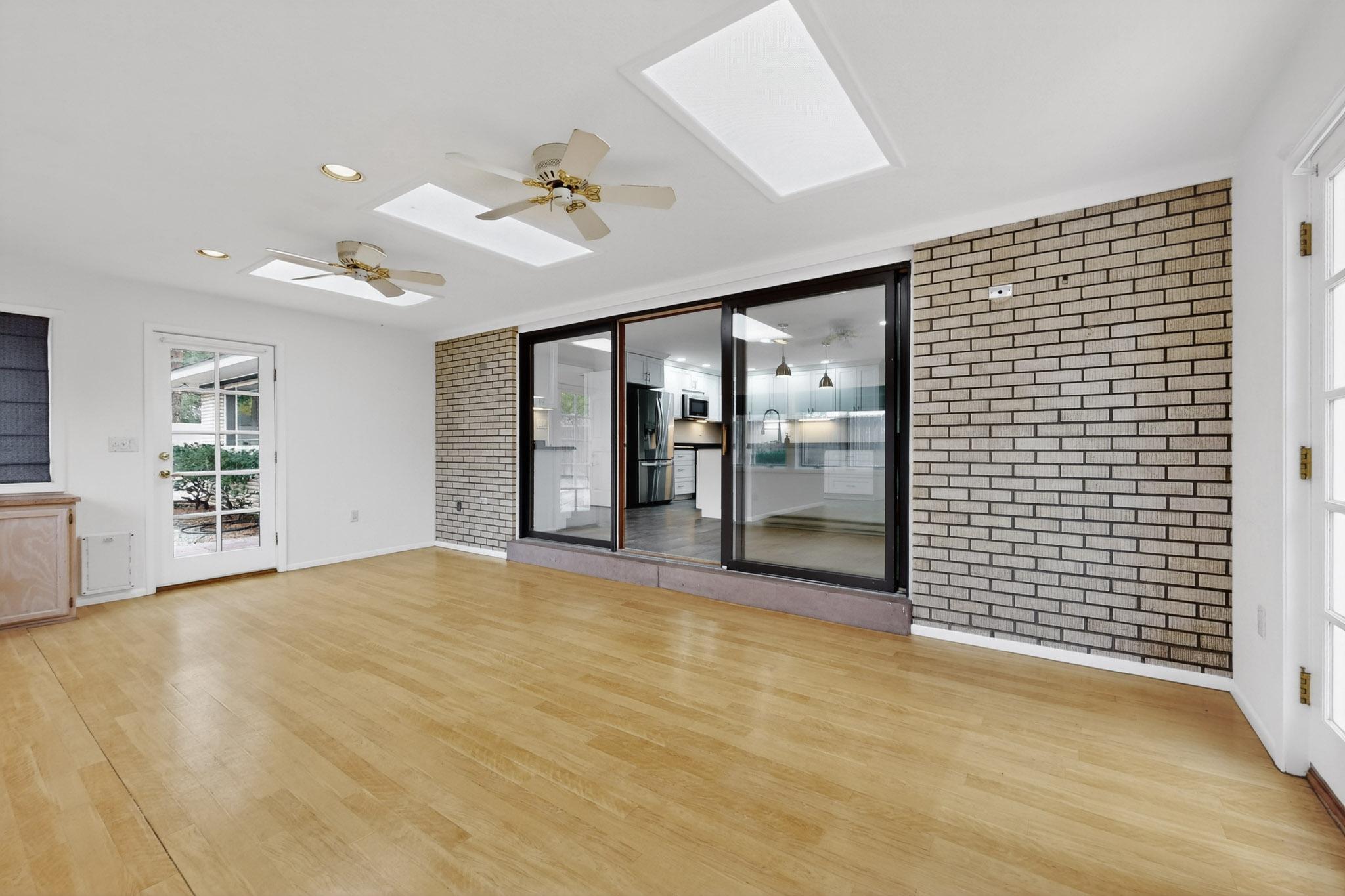 7705 Gladden Avenue NE