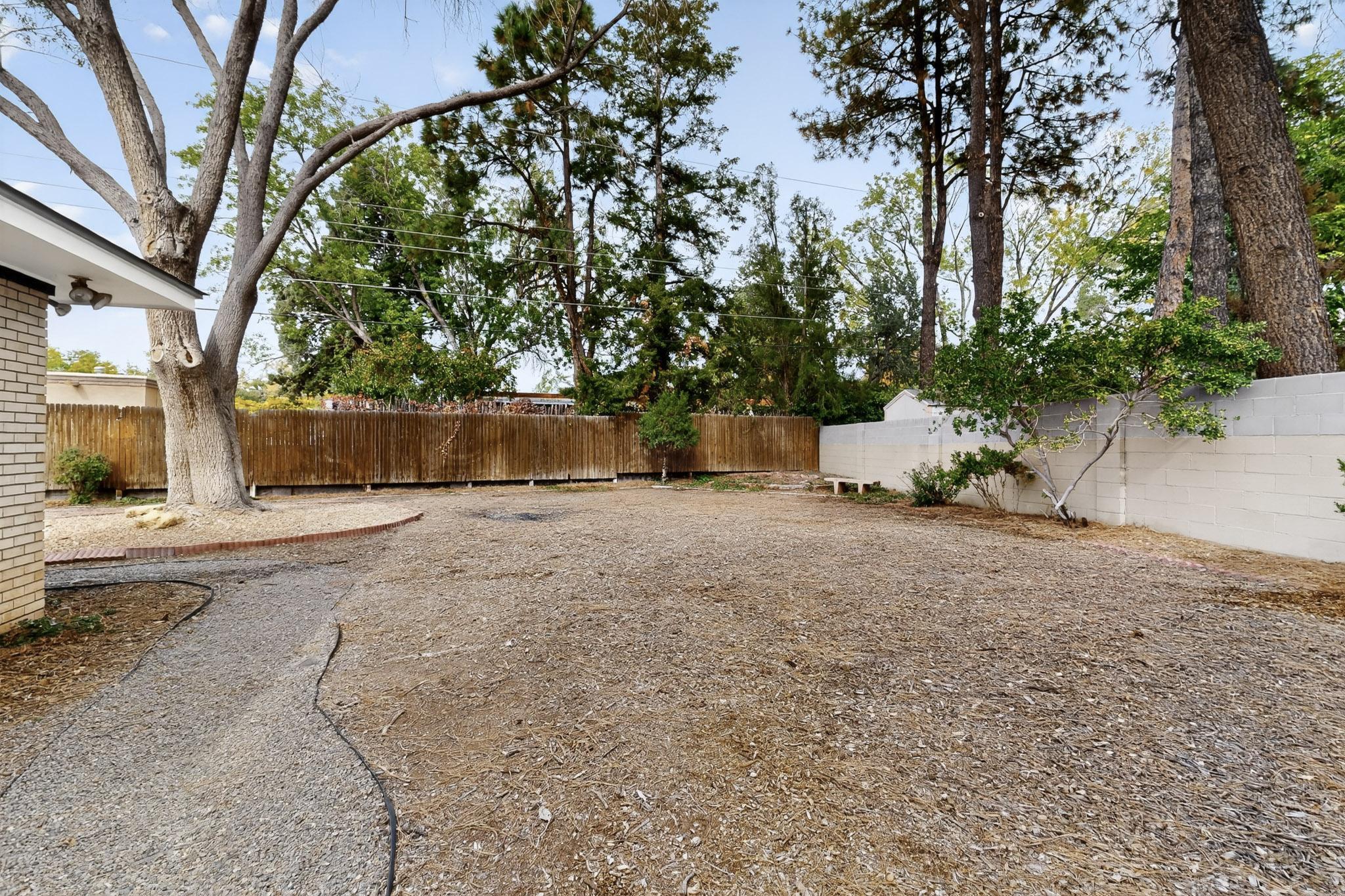 7705 Gladden Avenue NE