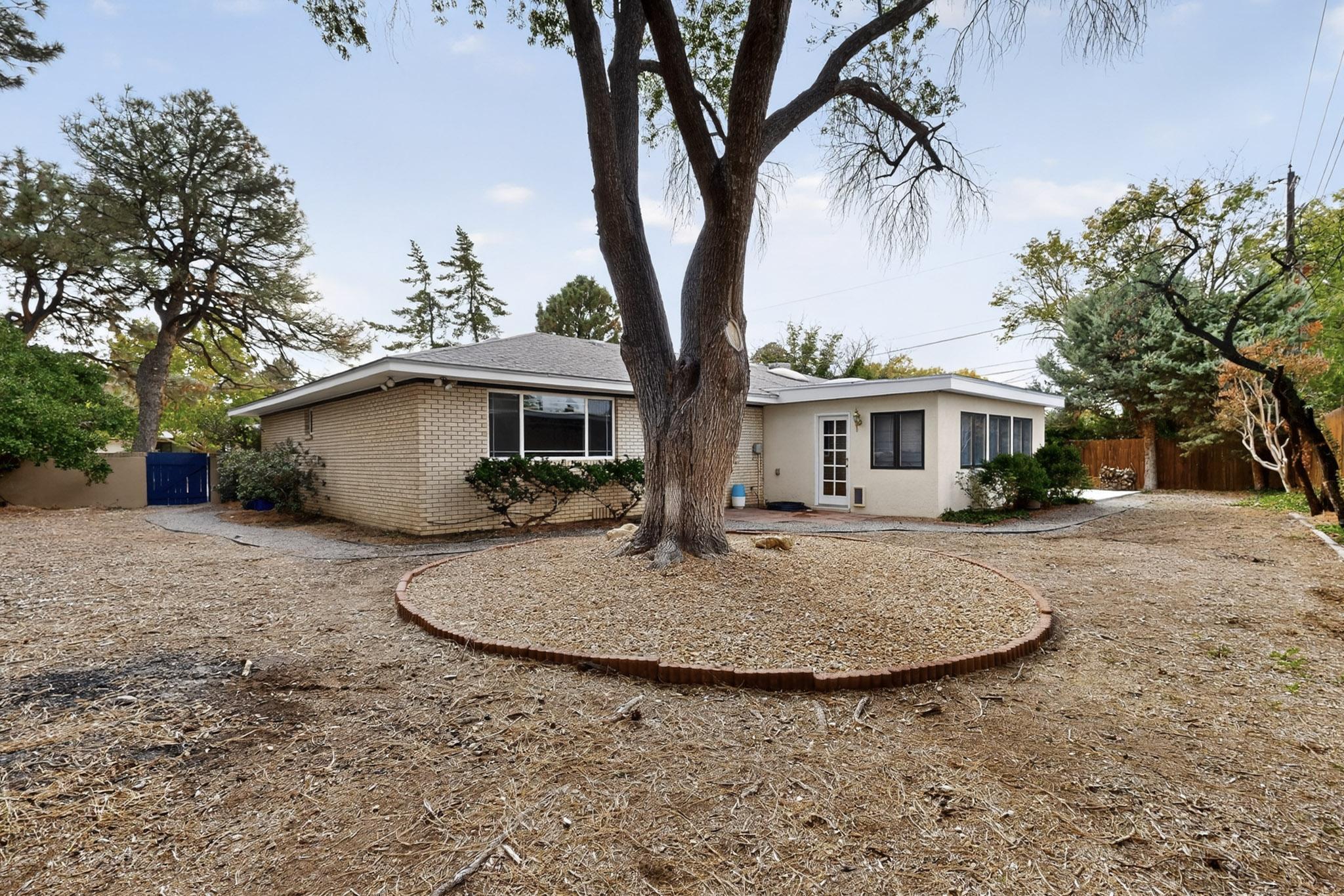 7705 Gladden Avenue NE